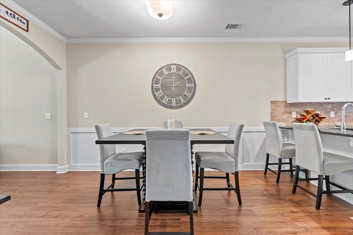 11-Dining Area