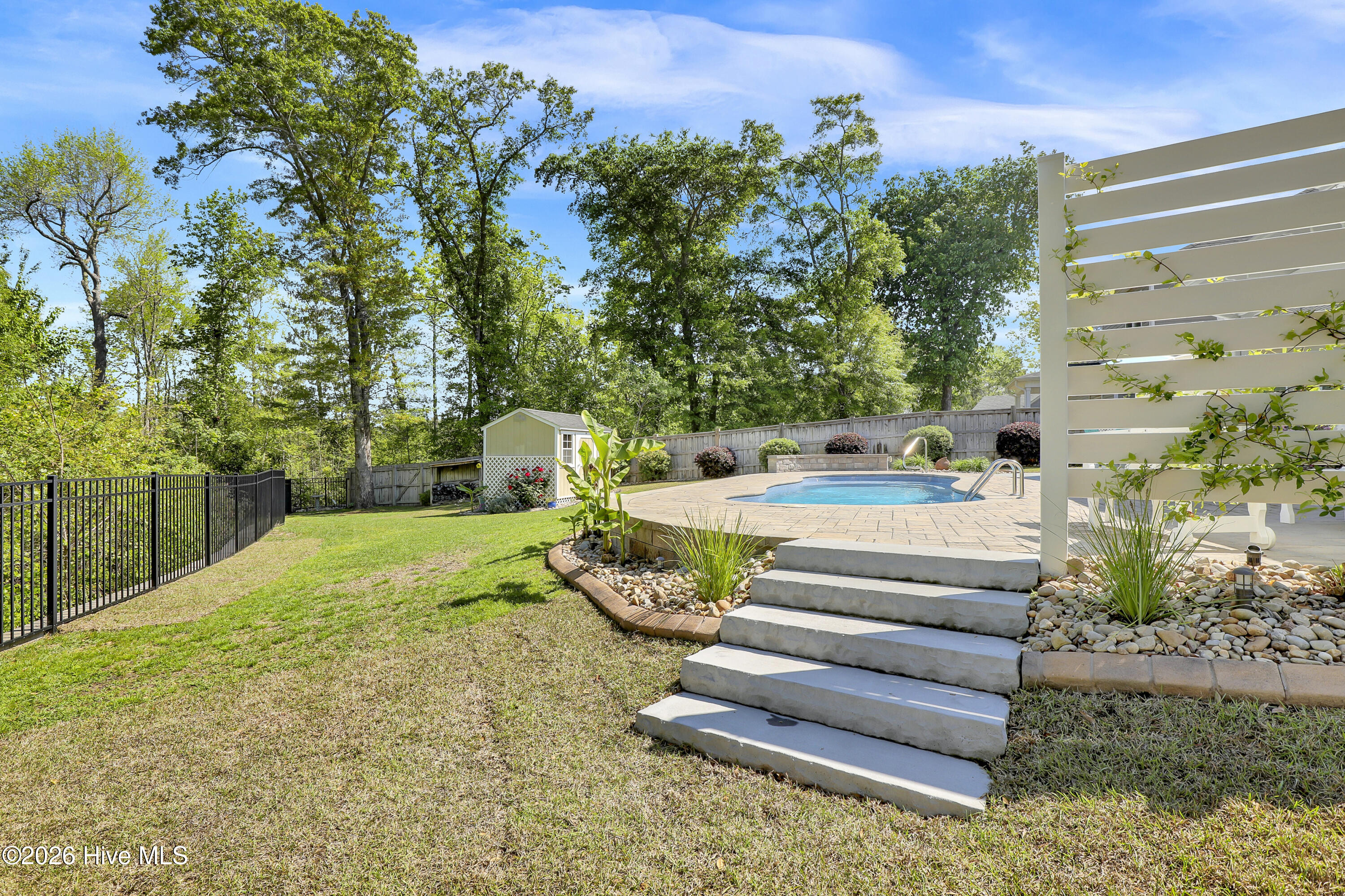 100567607 | Photo 48