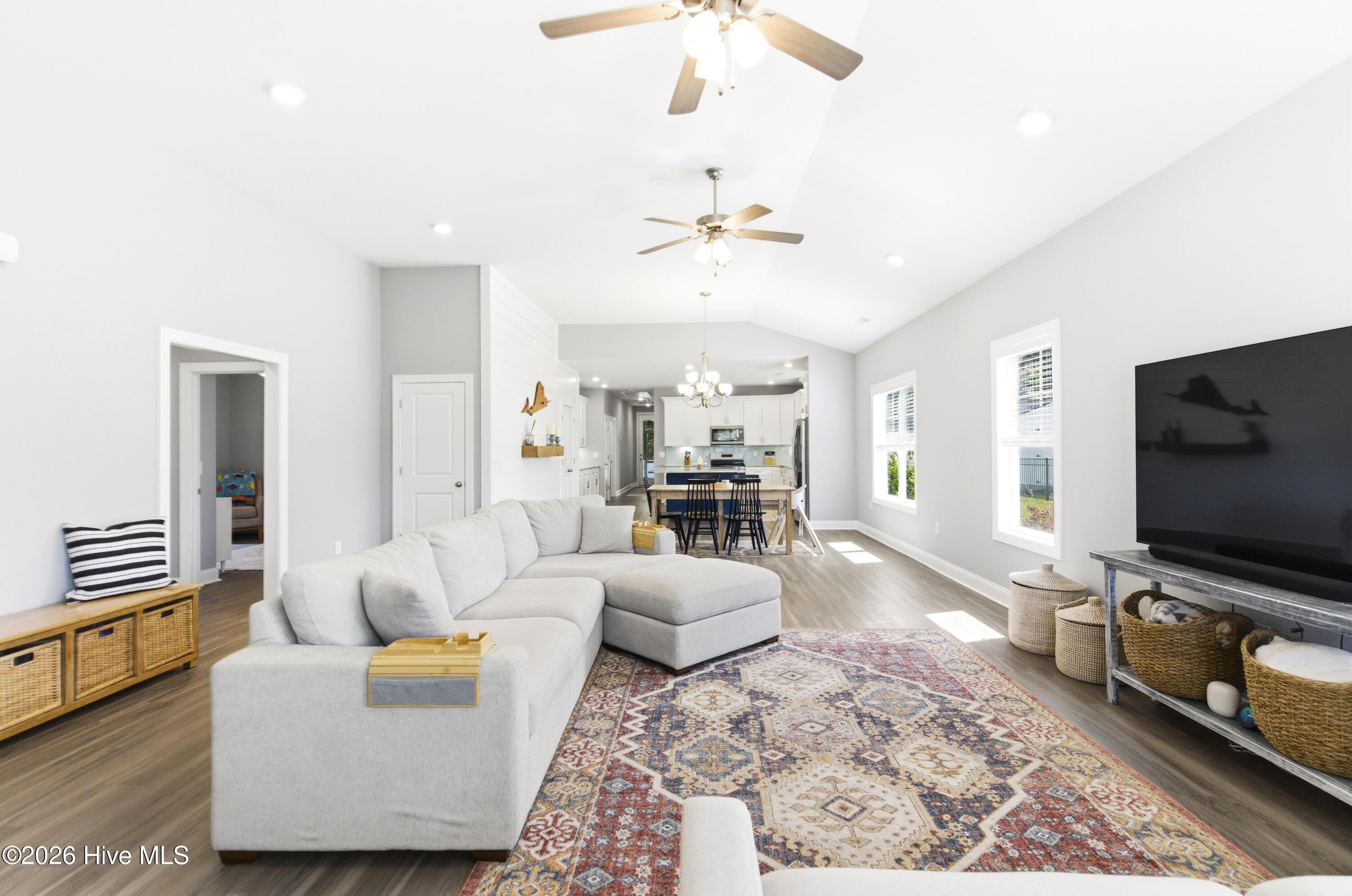 100568018 | Photo 13