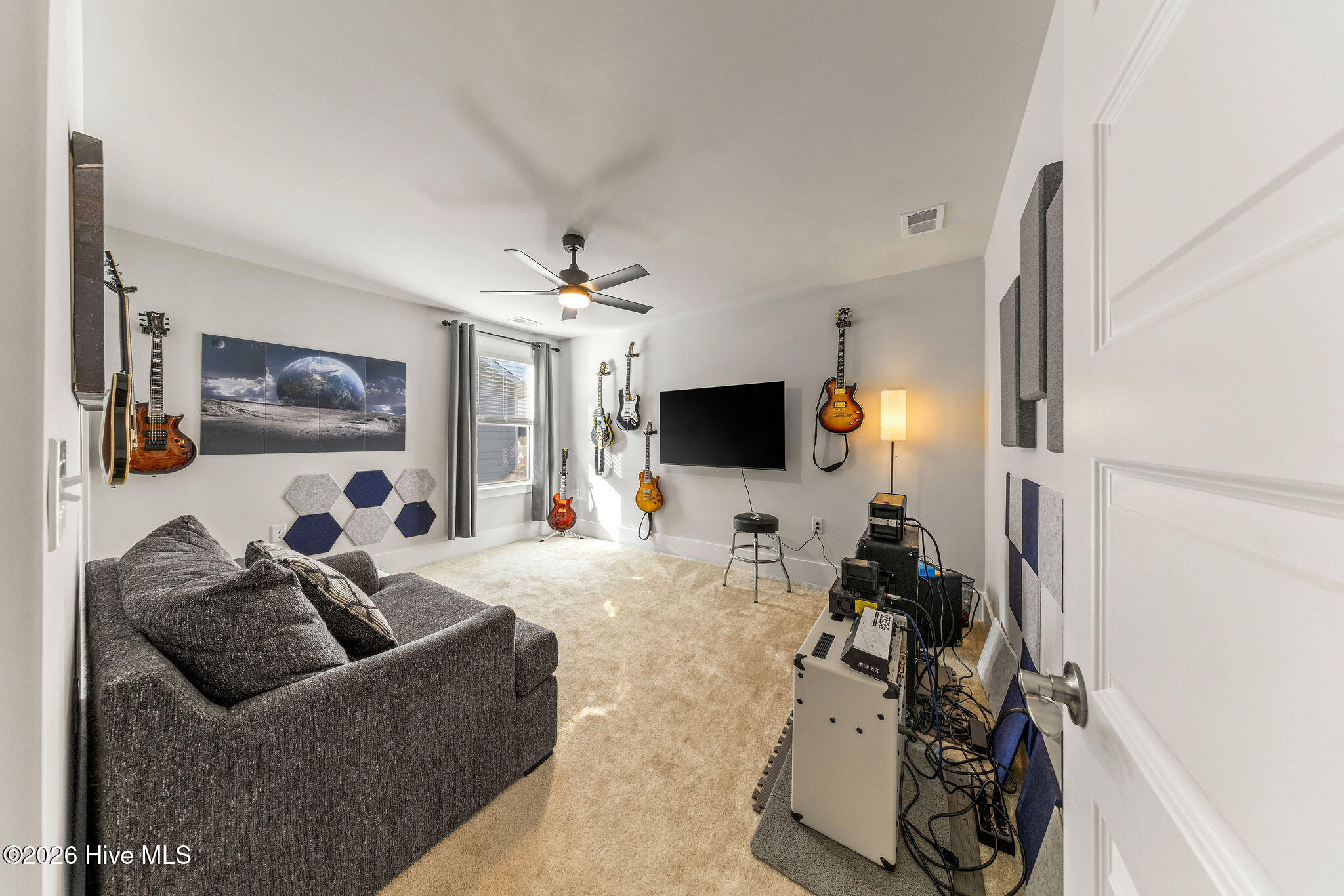 100548010 | Photo 27