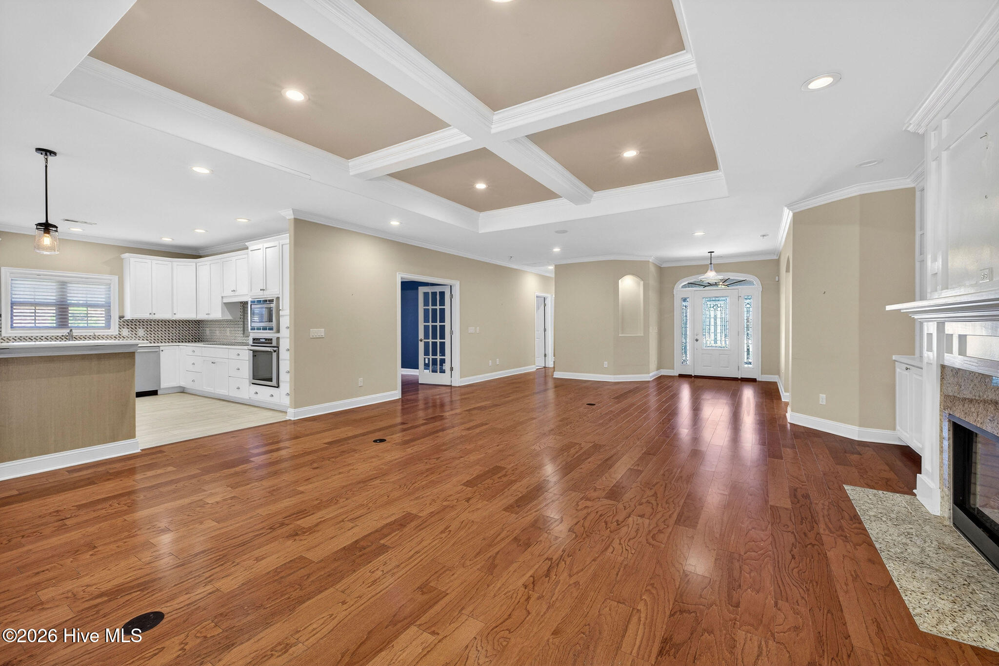 100566278 | Photo 11