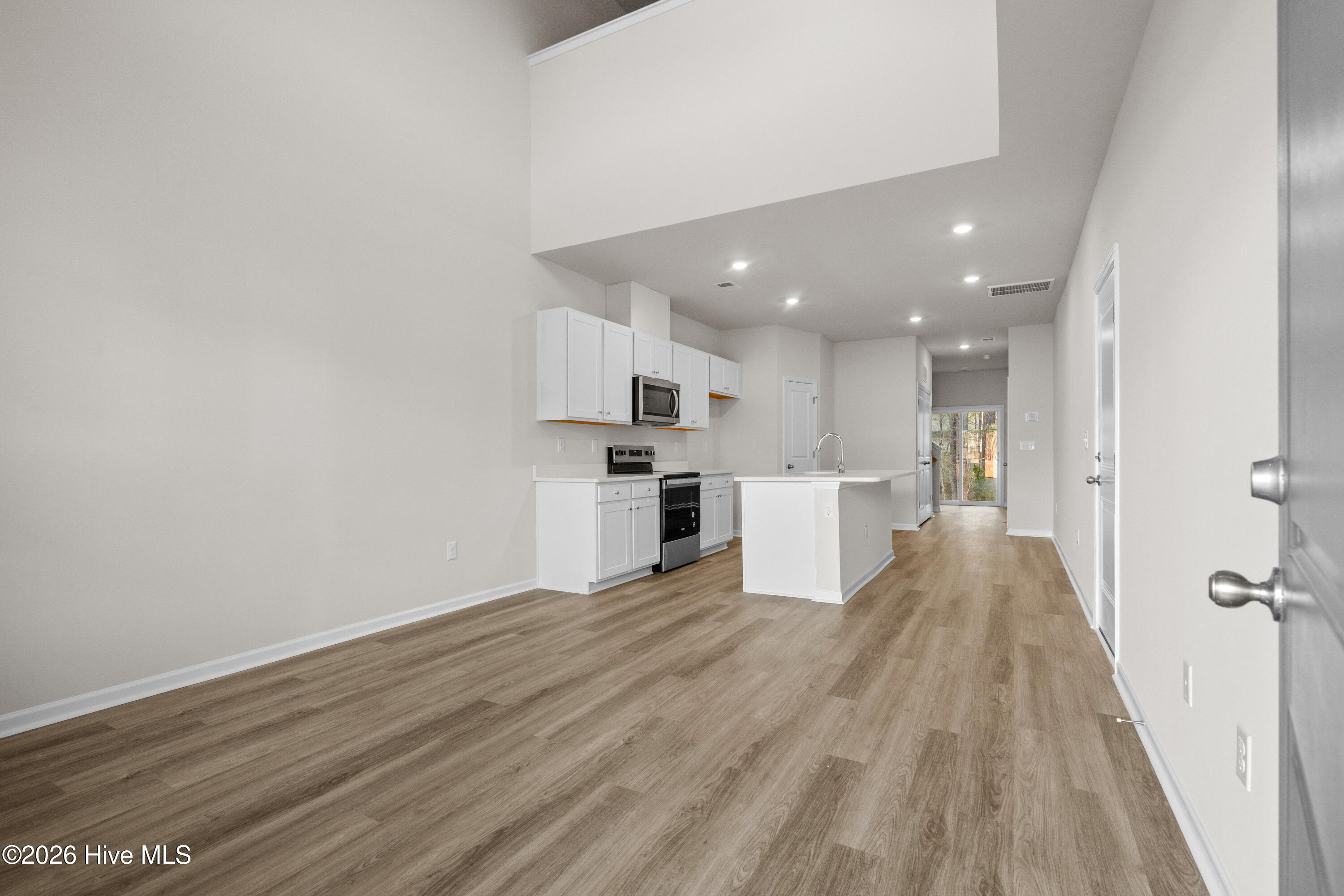 100559882 | Photo 23