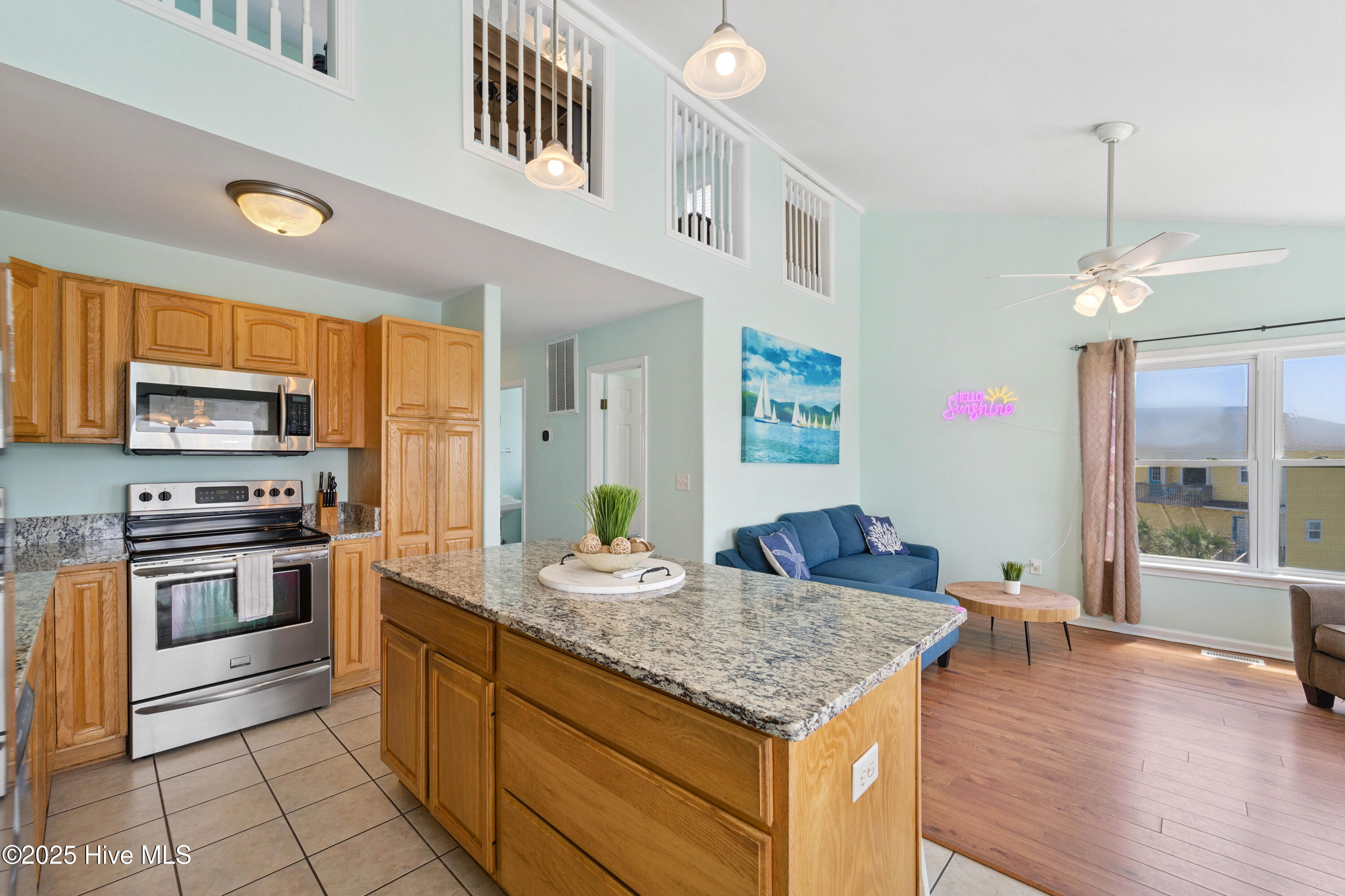 100533814 | Photo 49