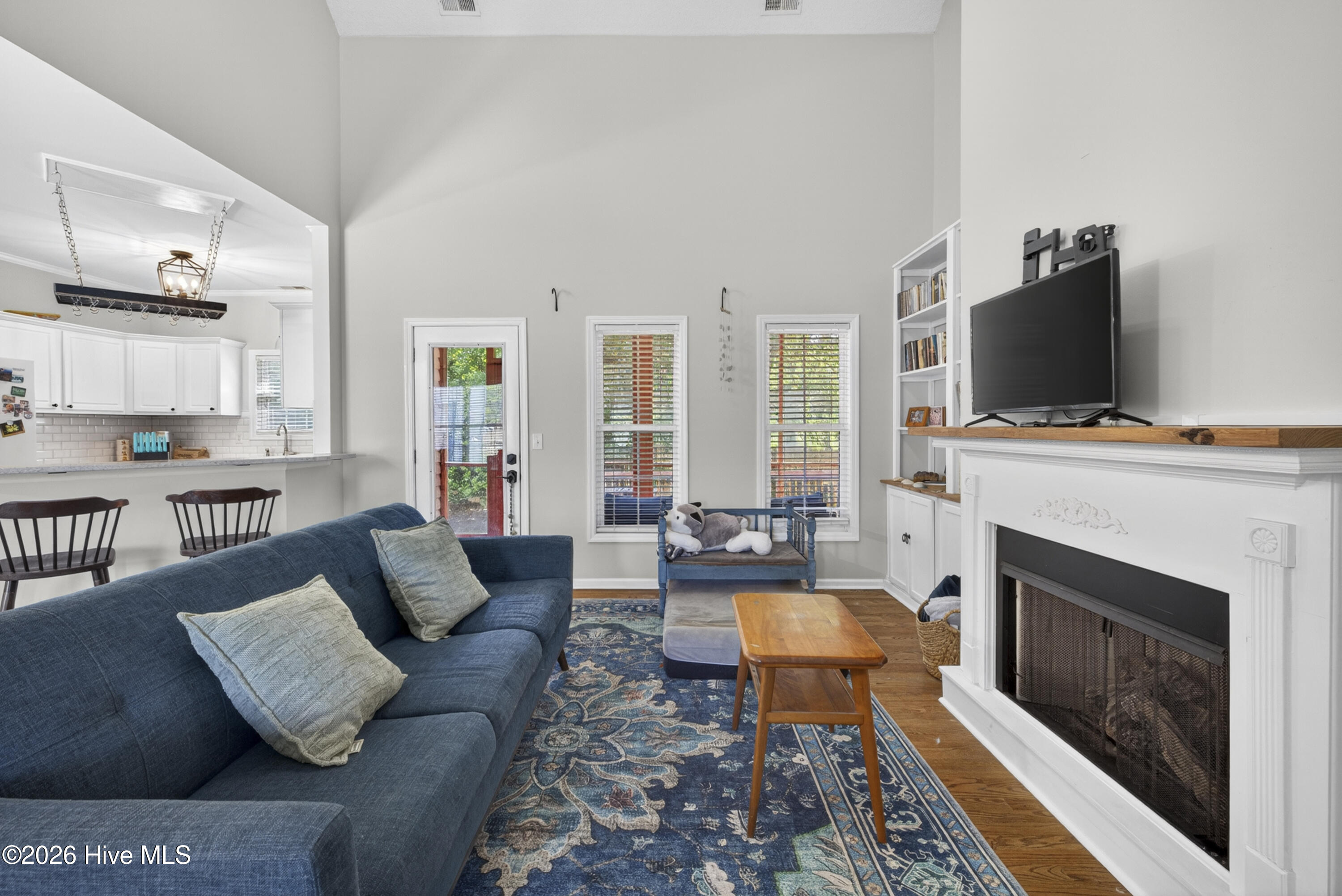 100570330 | Photo 16