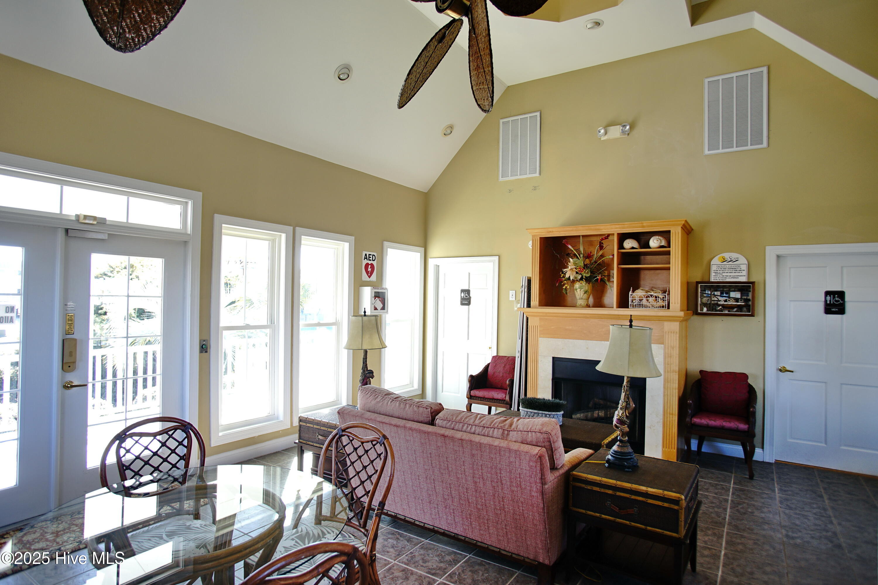 100483452 | Photo 32