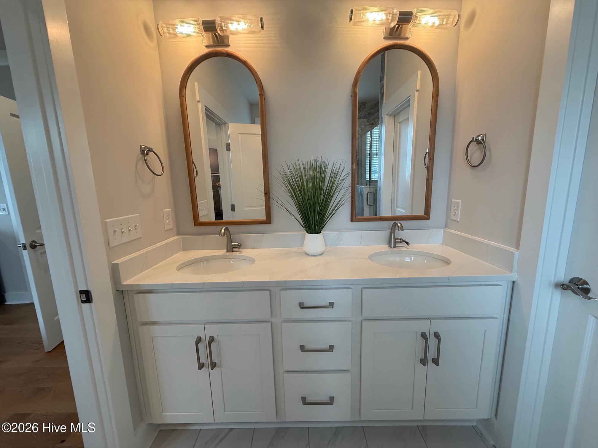 100522656 | Photo 19