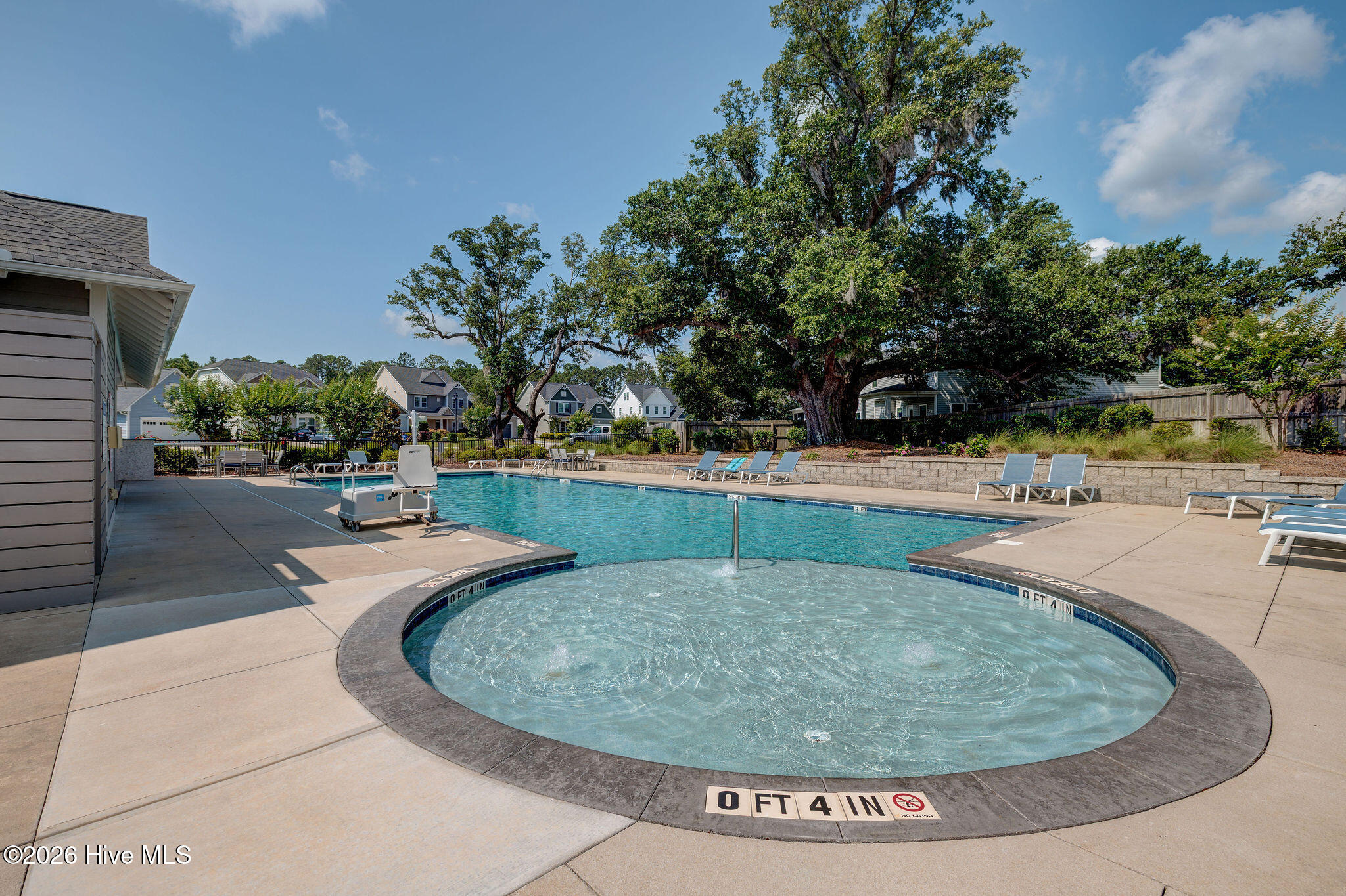 100564802 | Photo 64