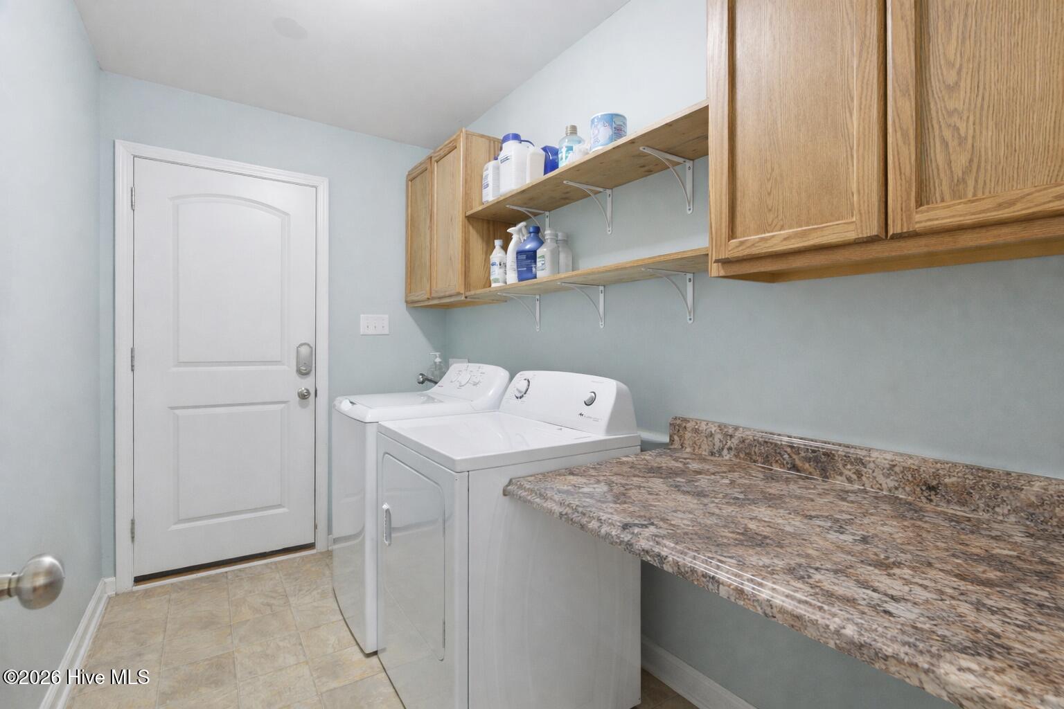 100561870 | Photo 14