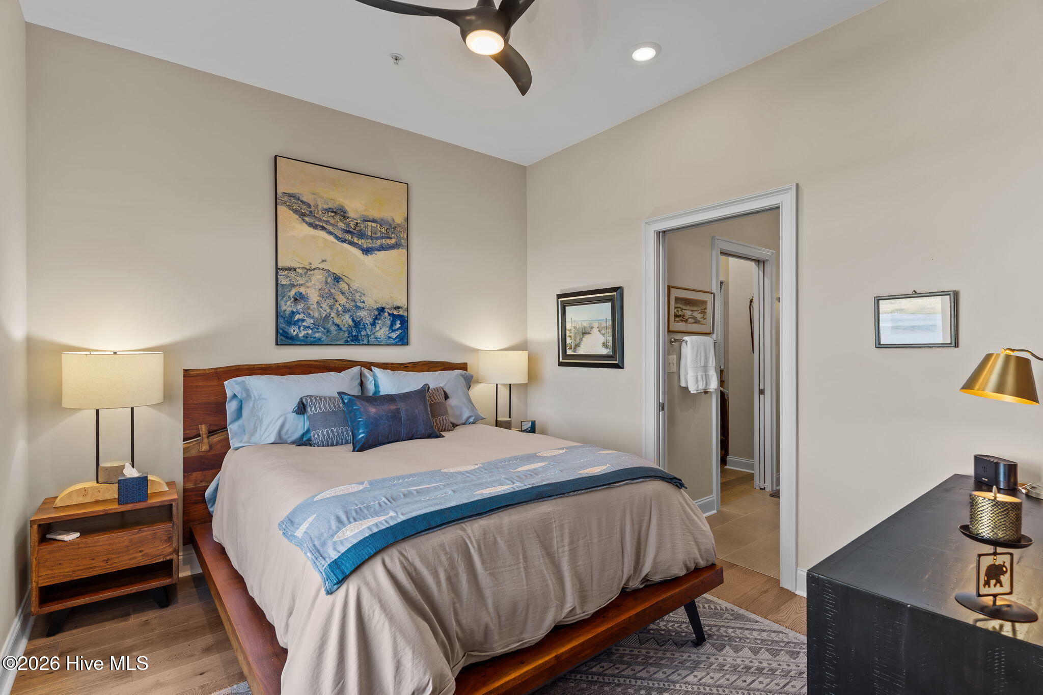 100565283 | Photo 22