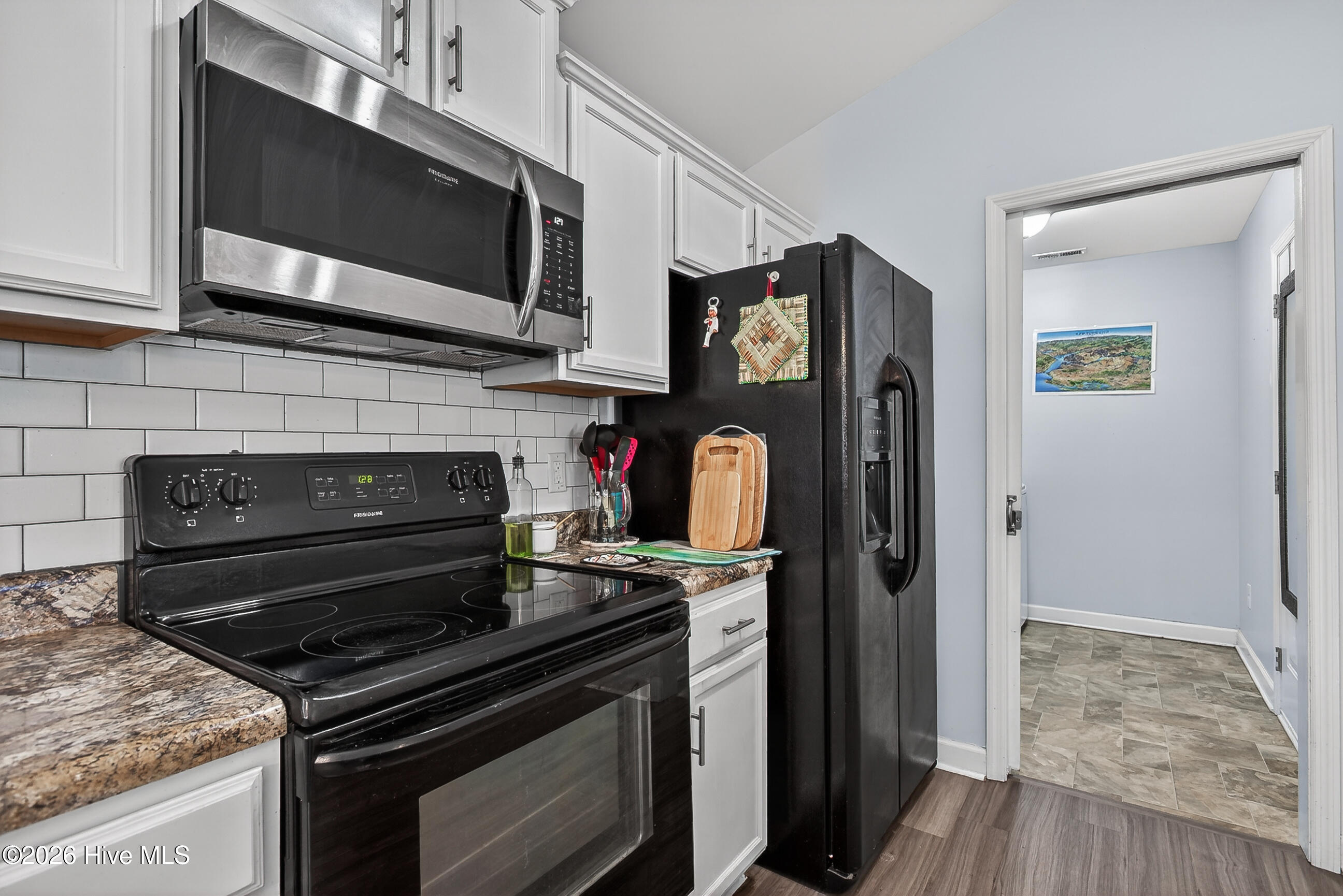 100569204 | Photo 12