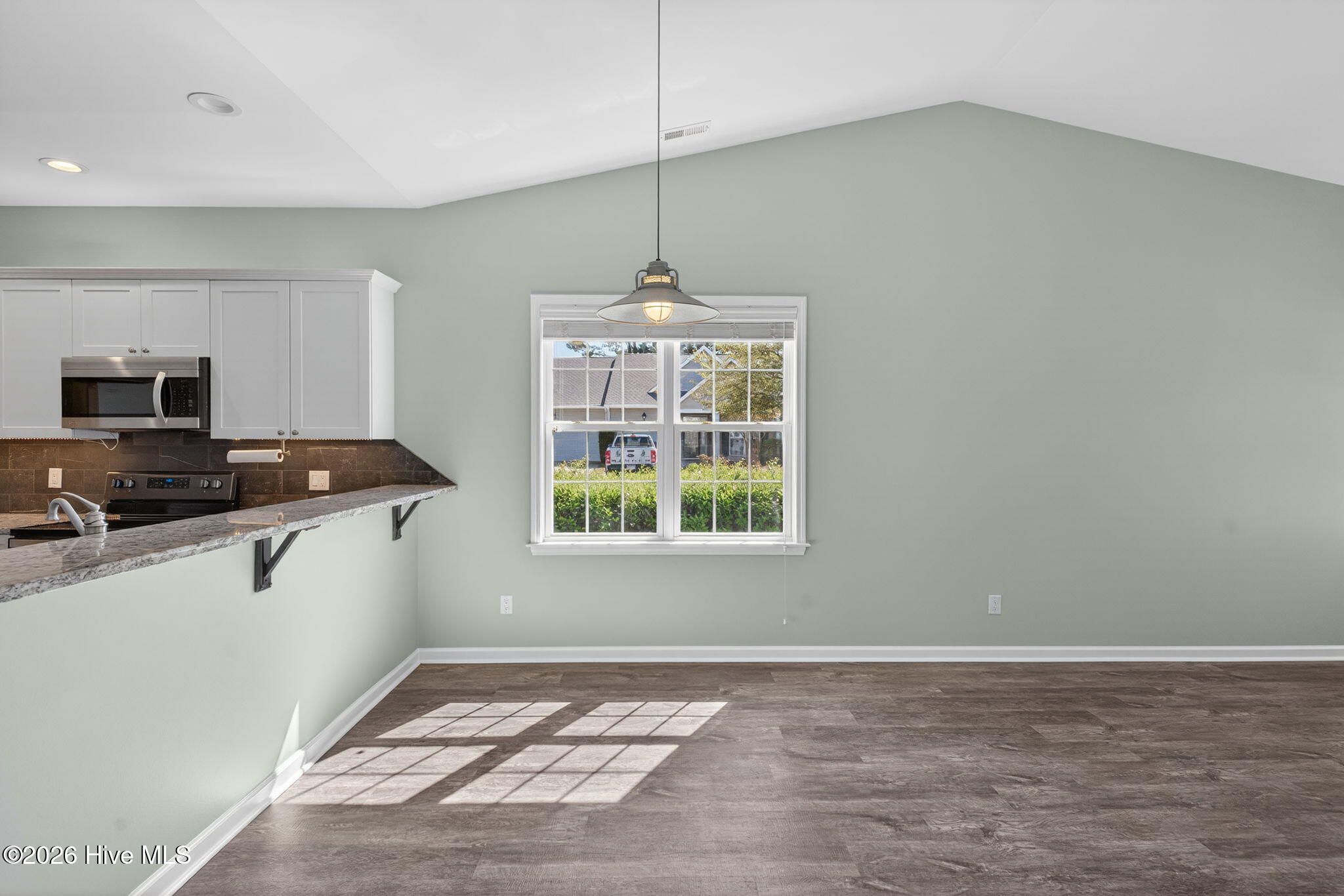 100564275 | Photo 14