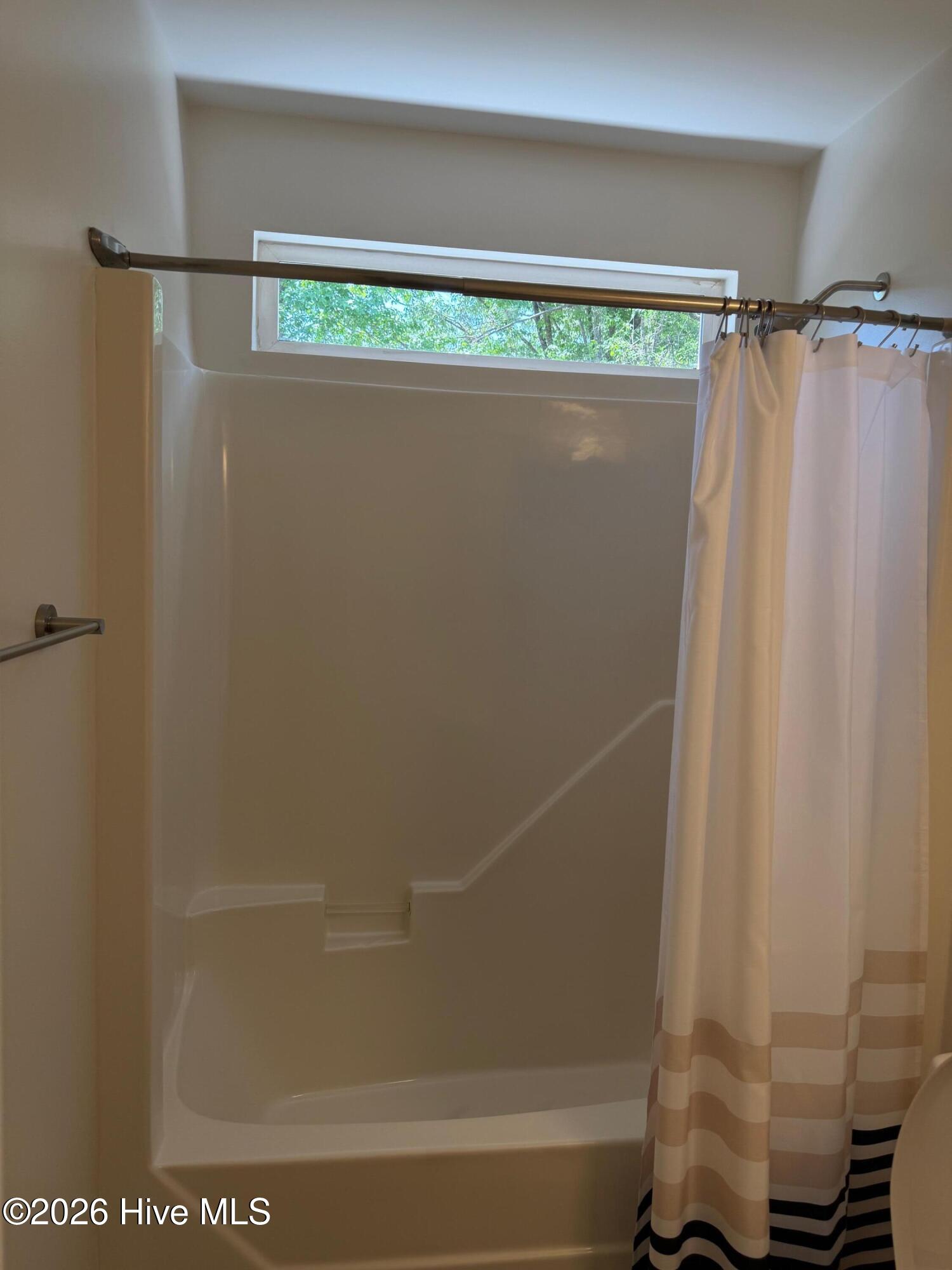 100568177 | Photo 41