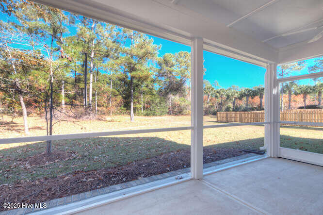 100540645 | Photo 37