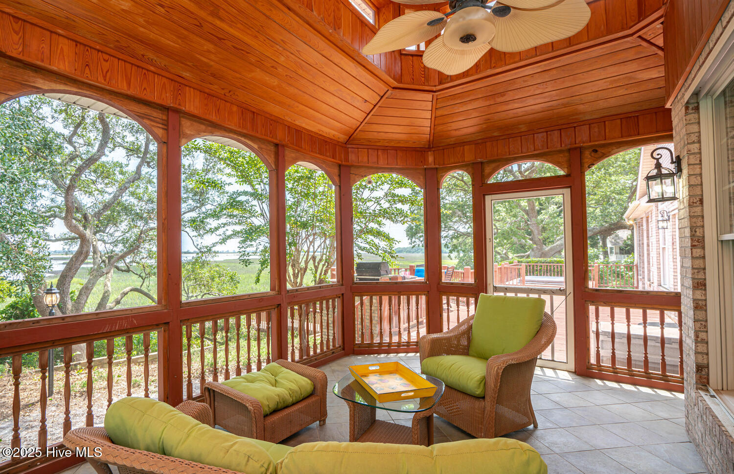 100510807 | Photo 41