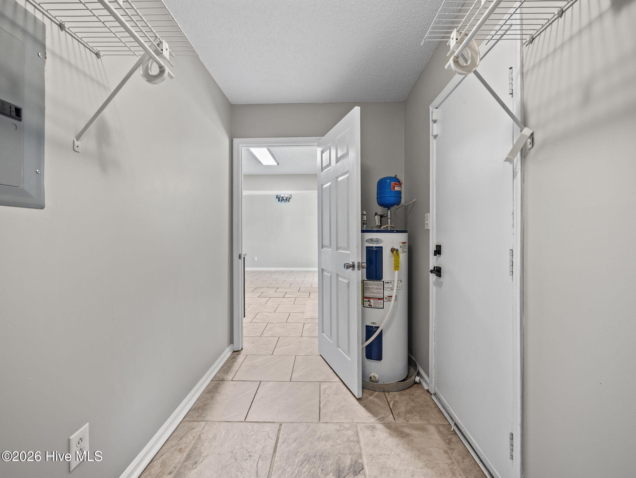 100569012 | Photo 15