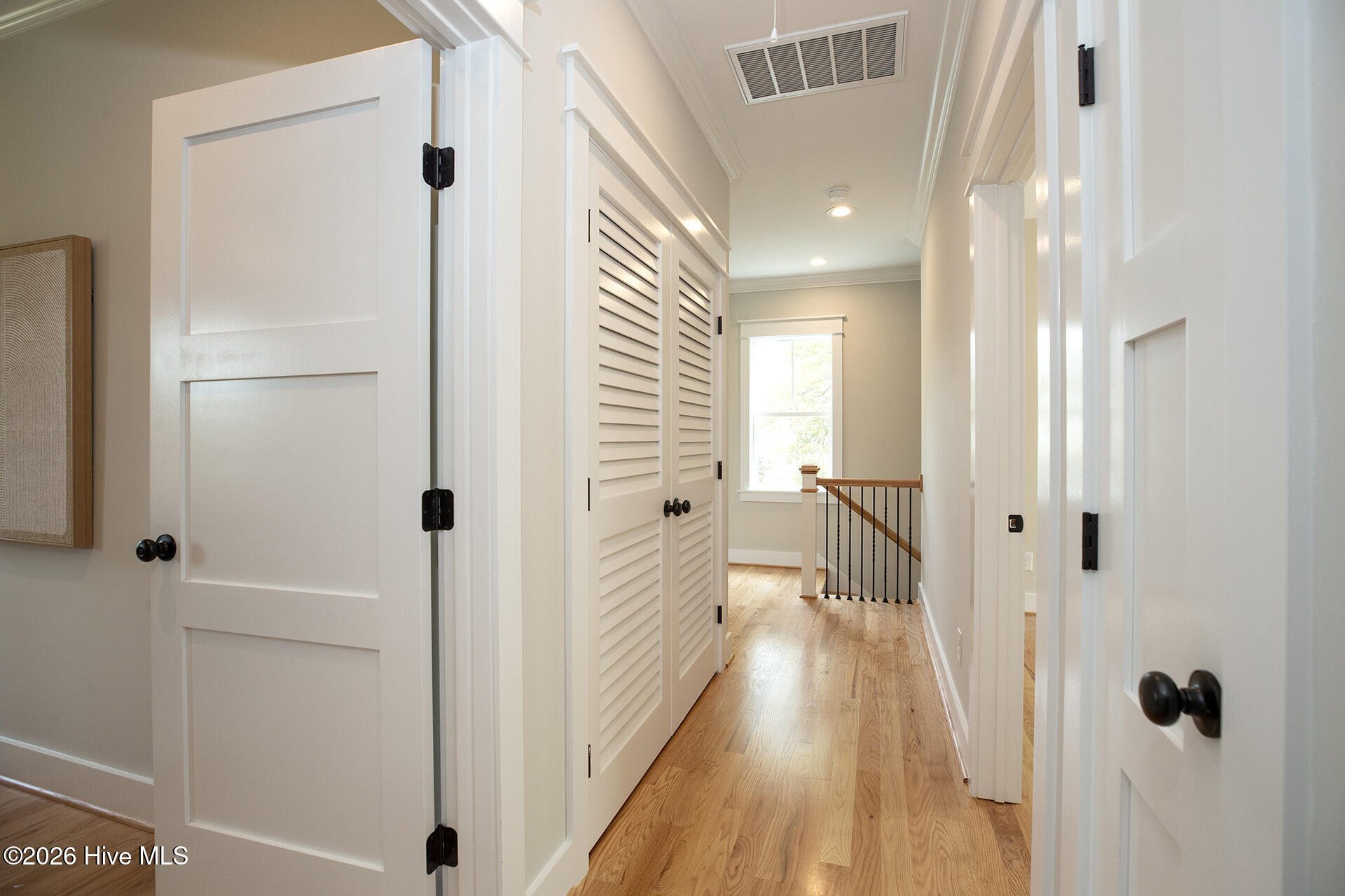 100562068 | Photo 16