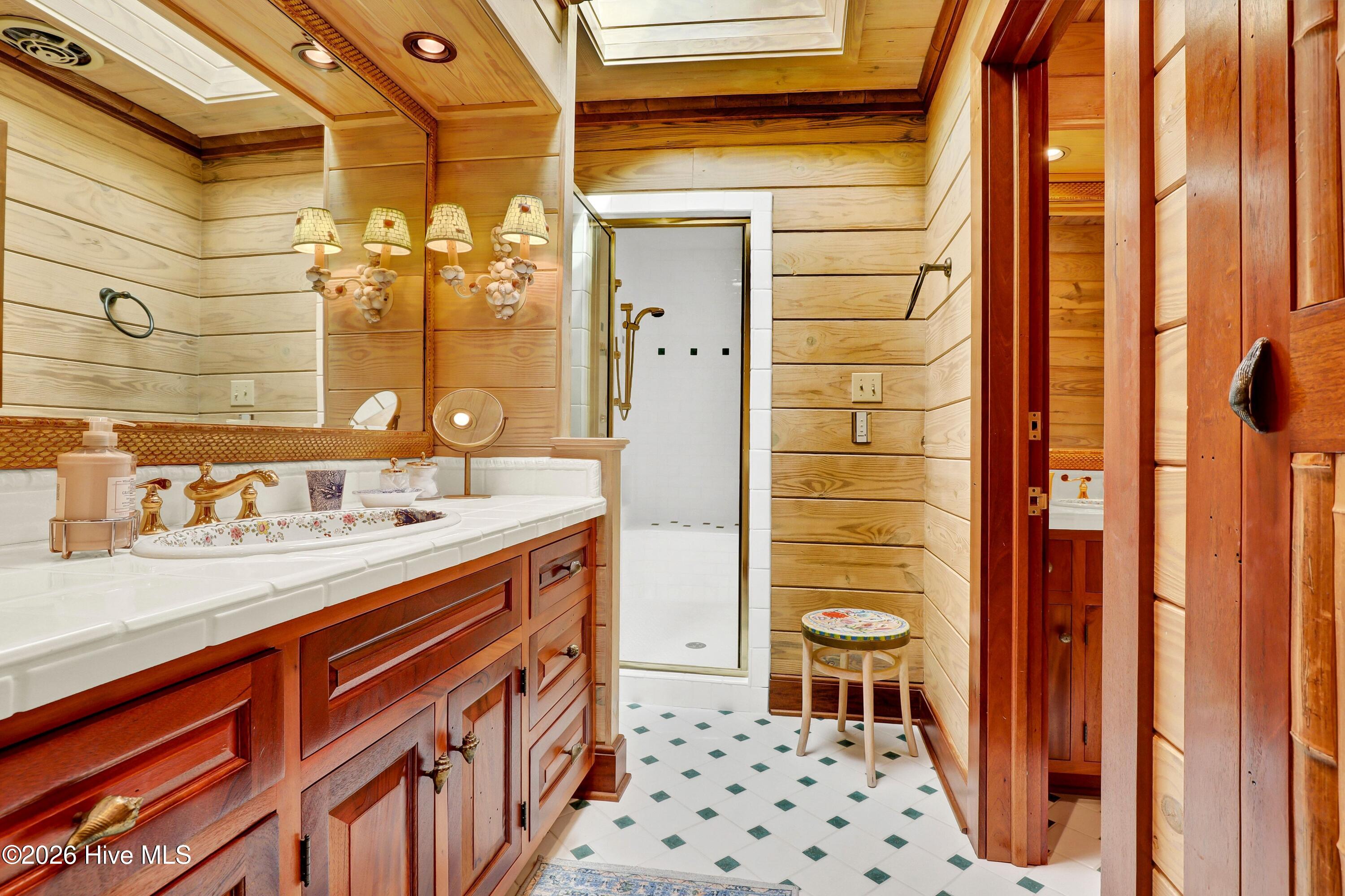 100558553 | Photo 34