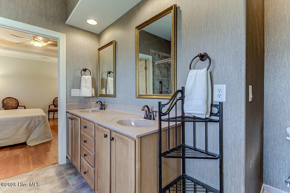 100569553 | Photo 15