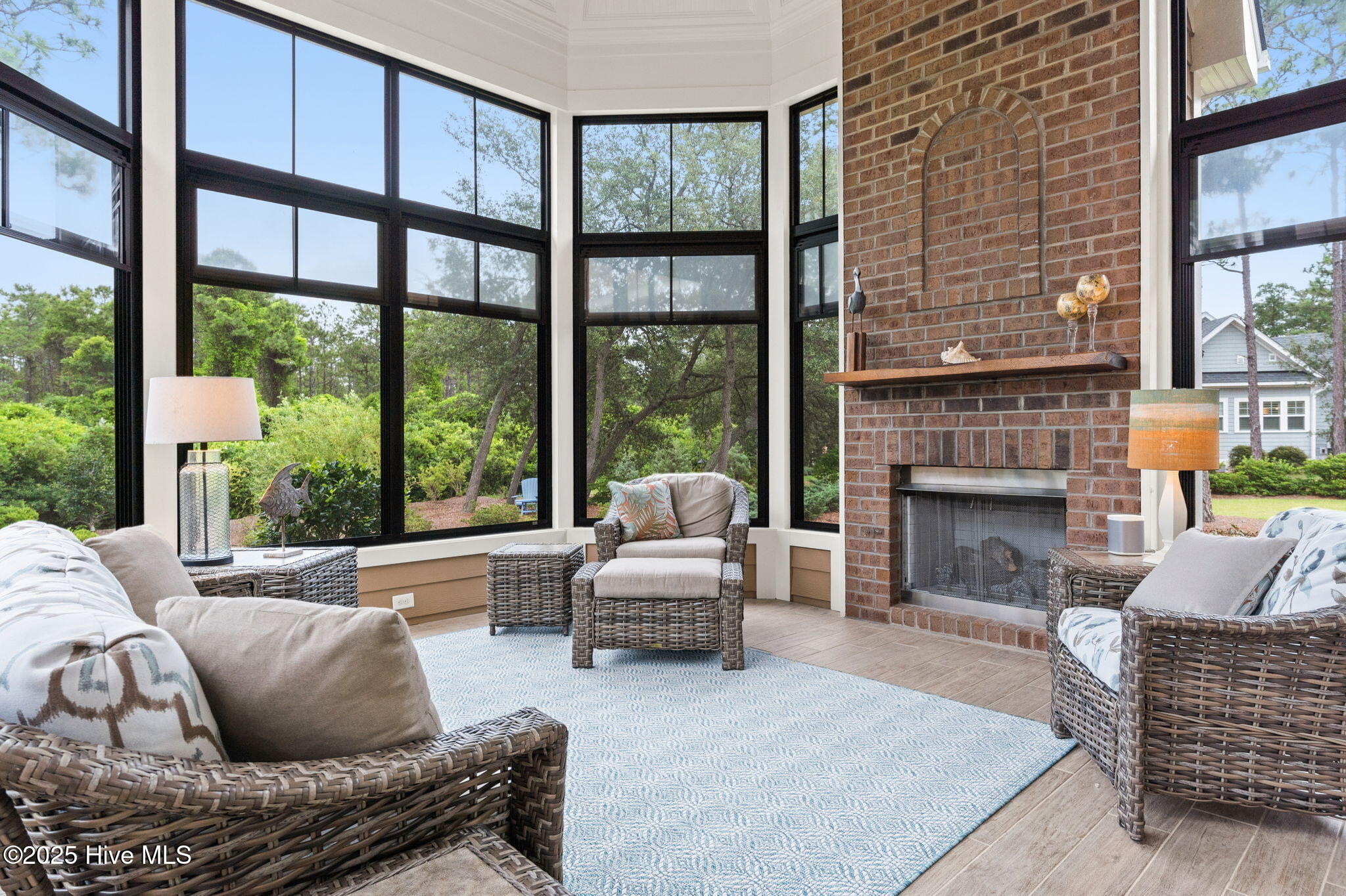 100562401 | Photo 36