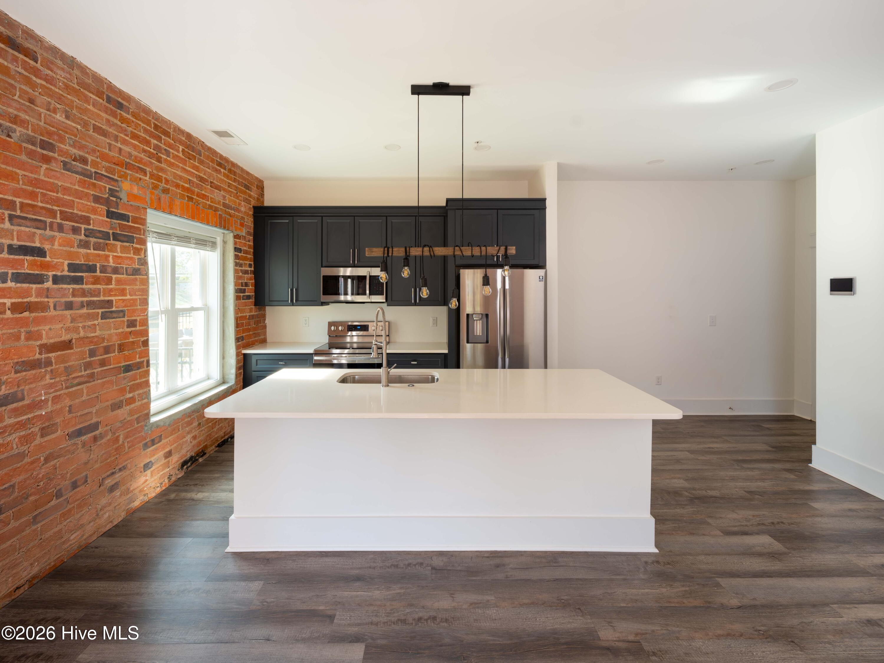 100549852 | Photo 24