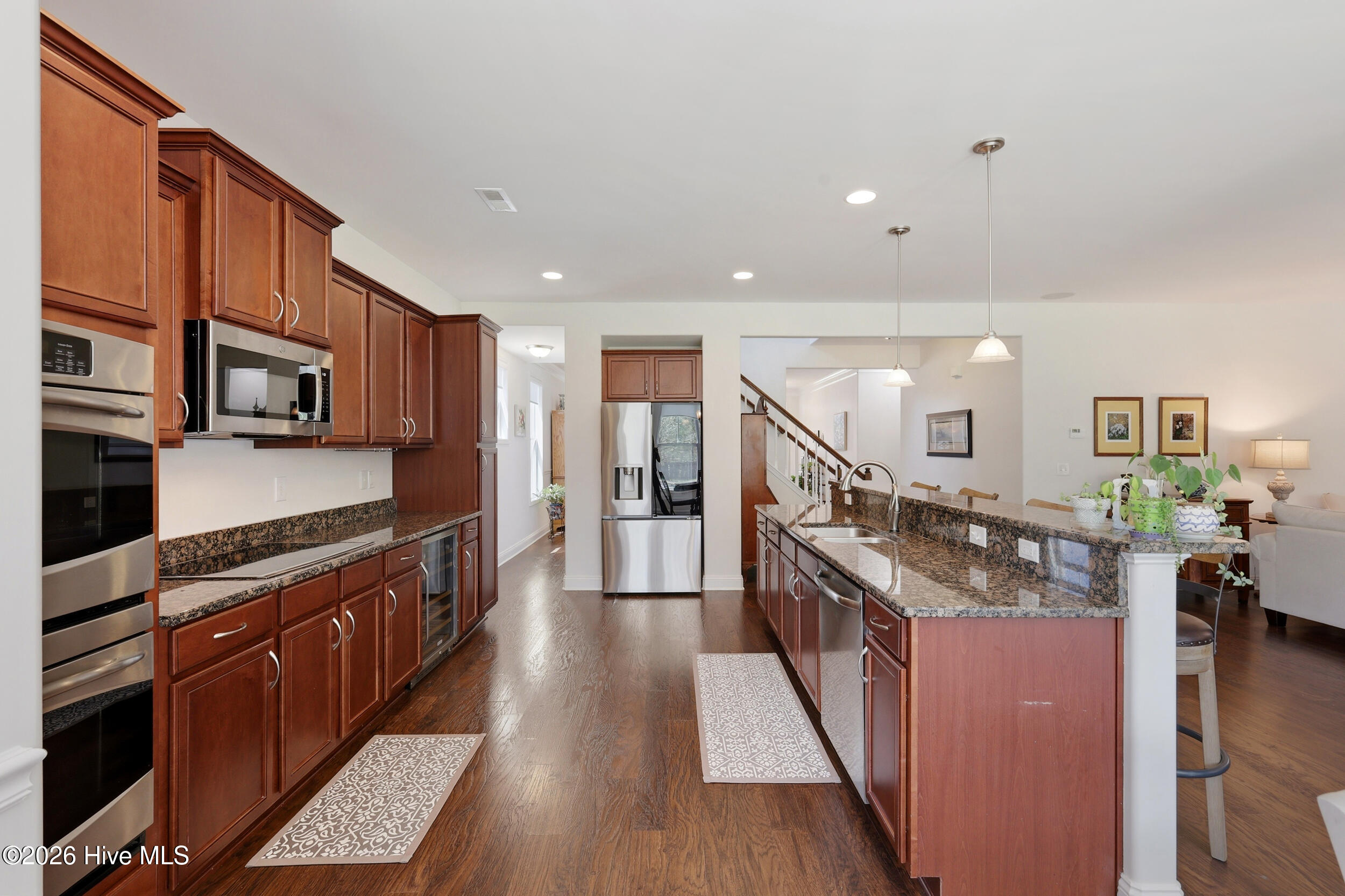 100565856 | Photo 14