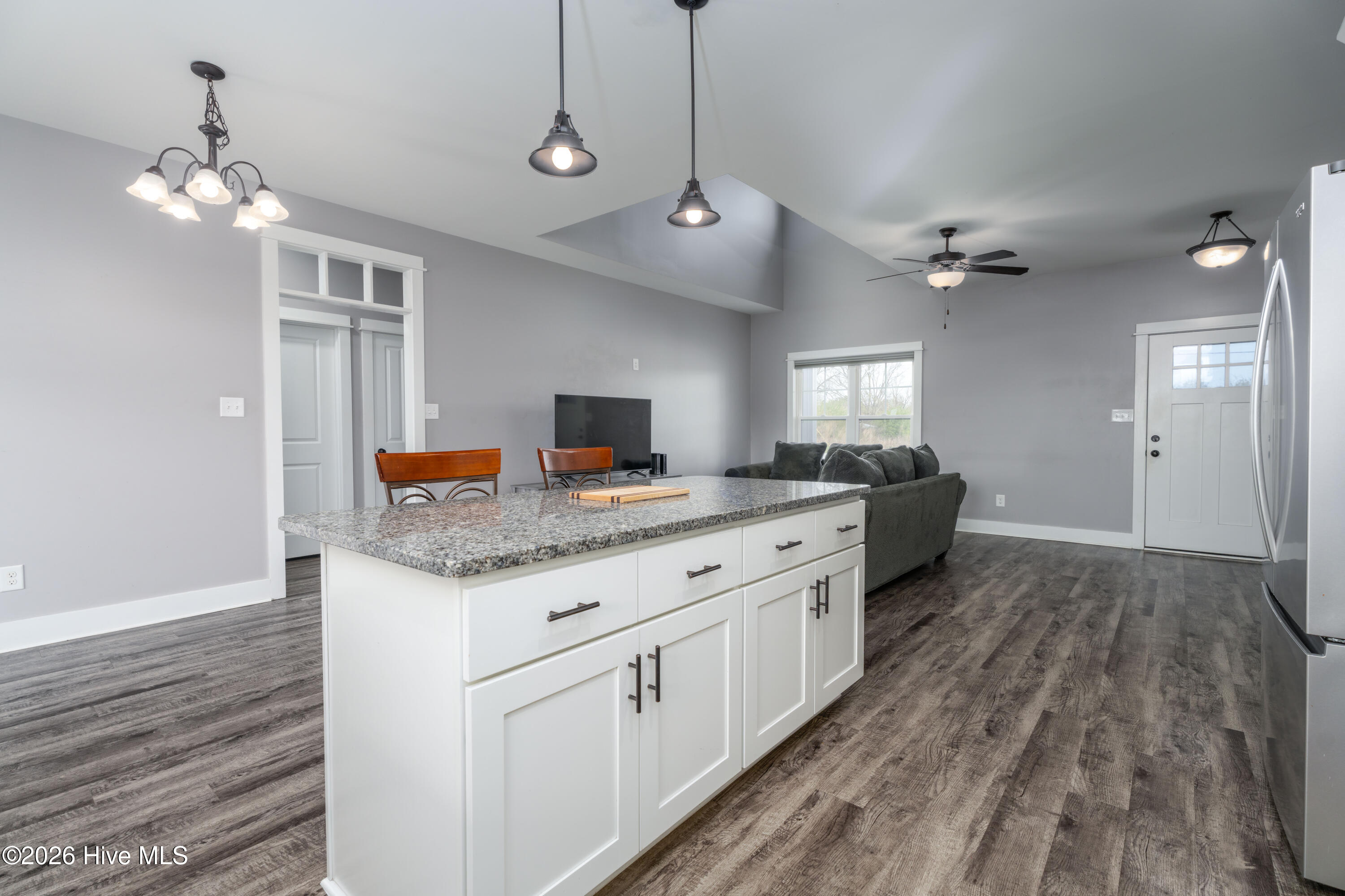 100563882 | Photo 12