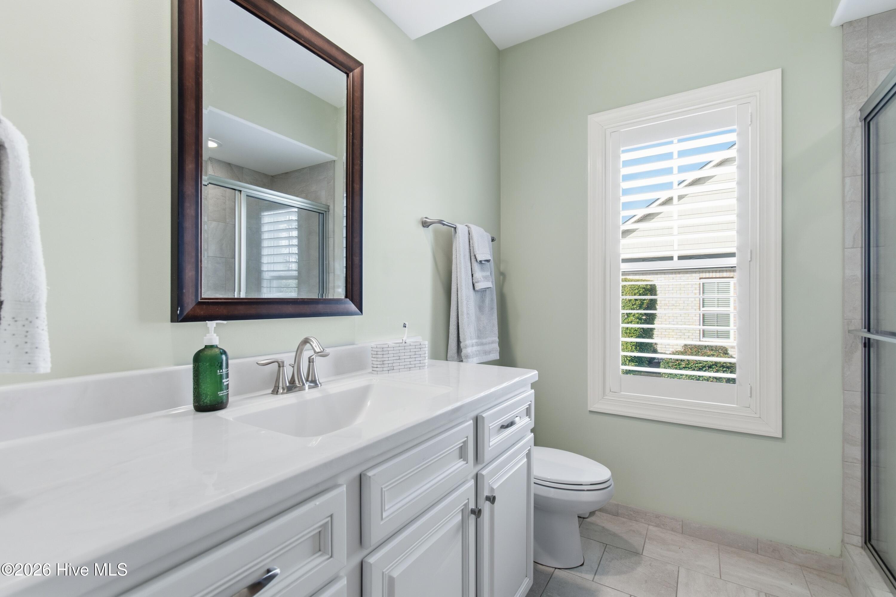 100548705 | Photo 49