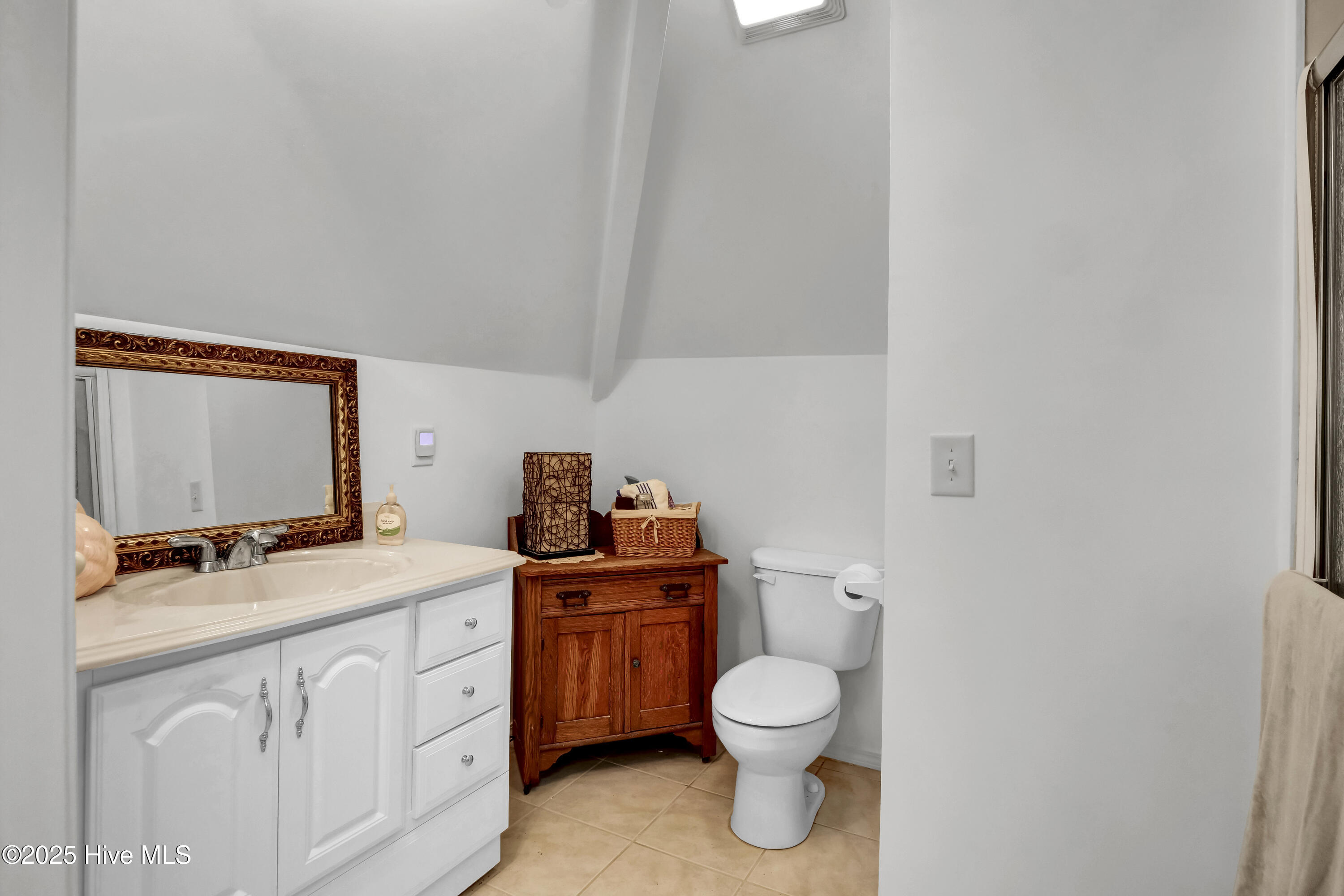 100499104 | Photo 25