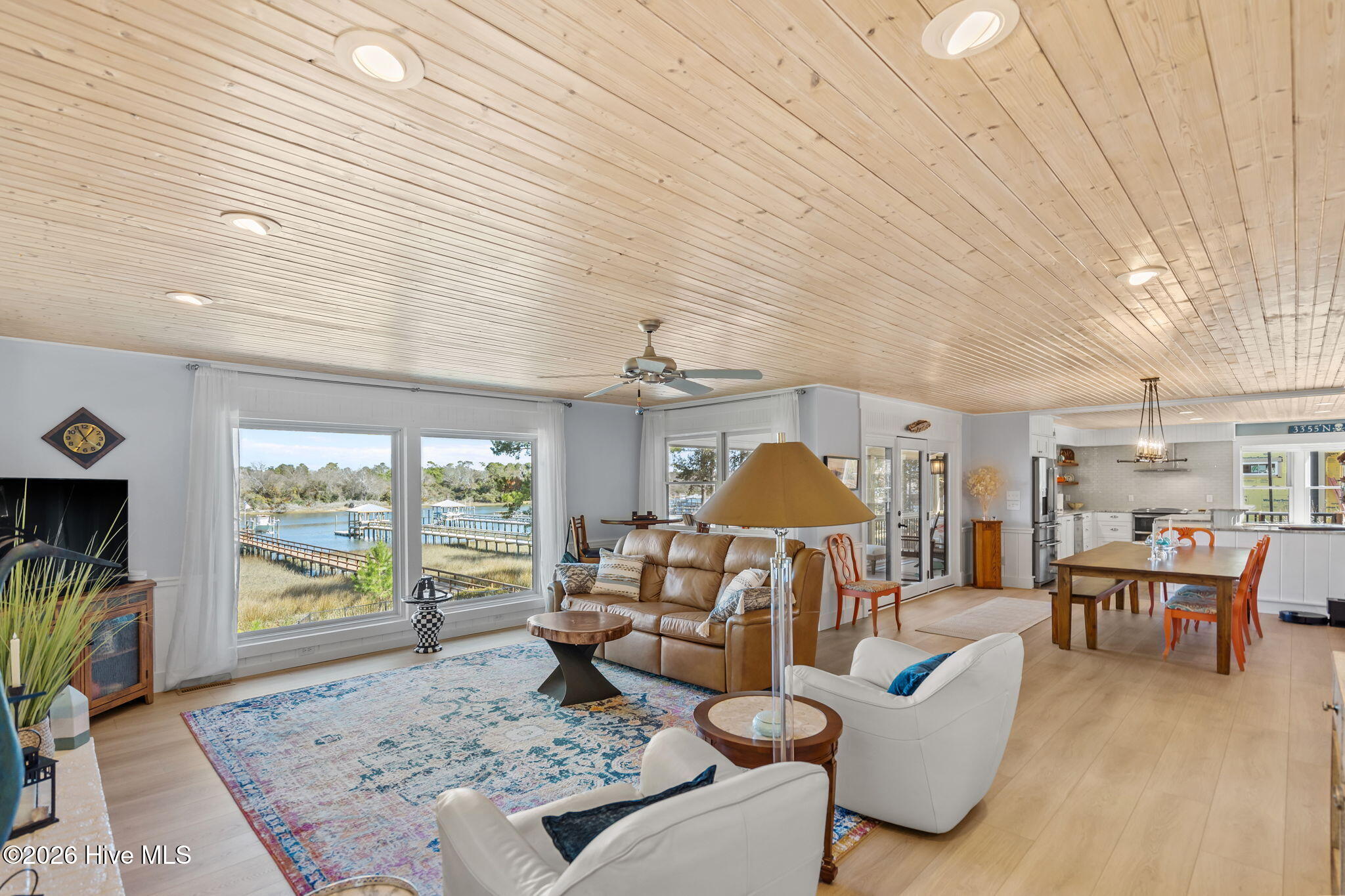 100555444 | Photo 32