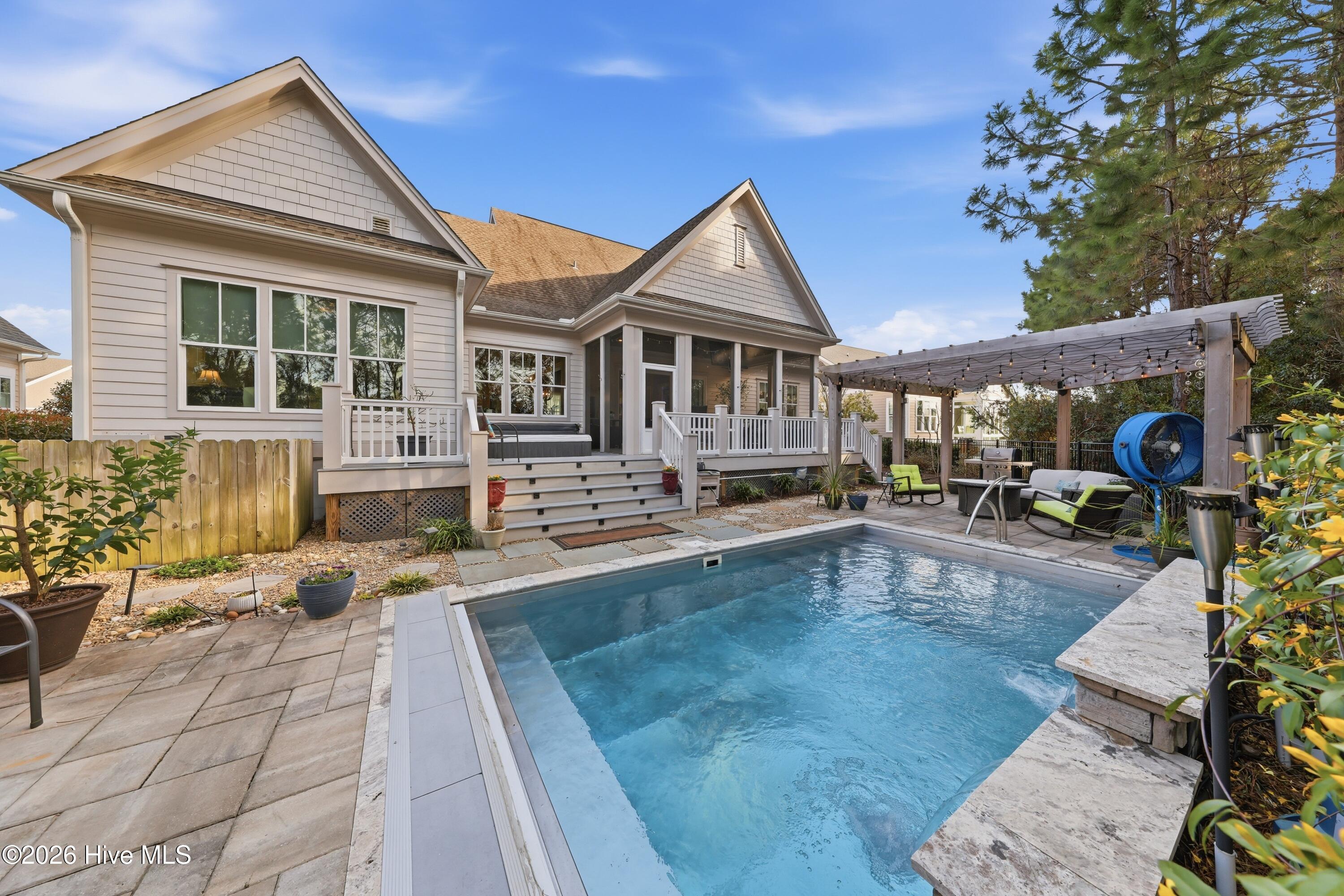 100560697 | Photo 26