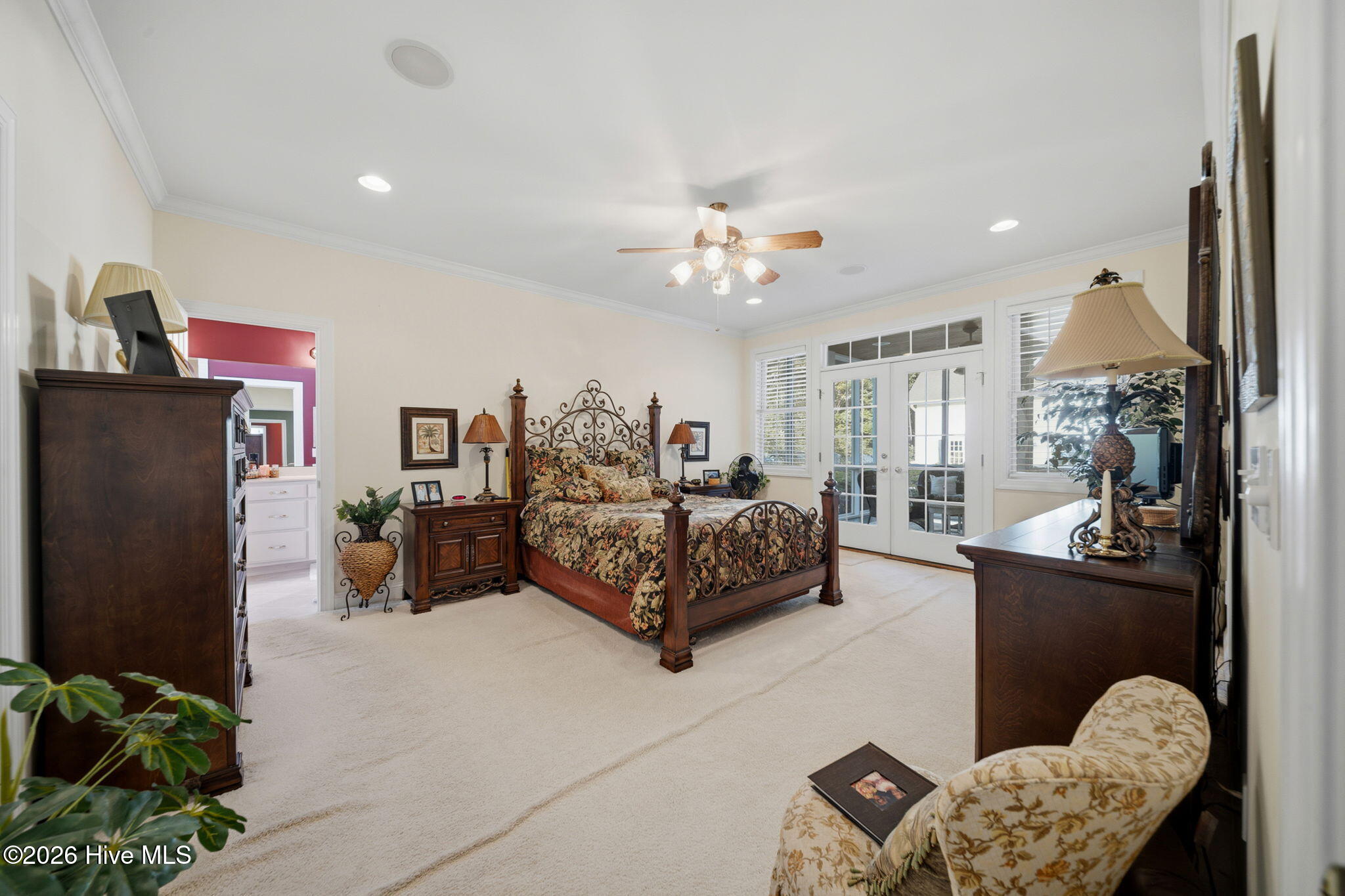 100570394 | Photo 46