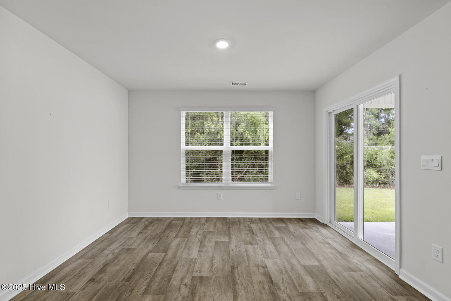 100527652 | Photo 11