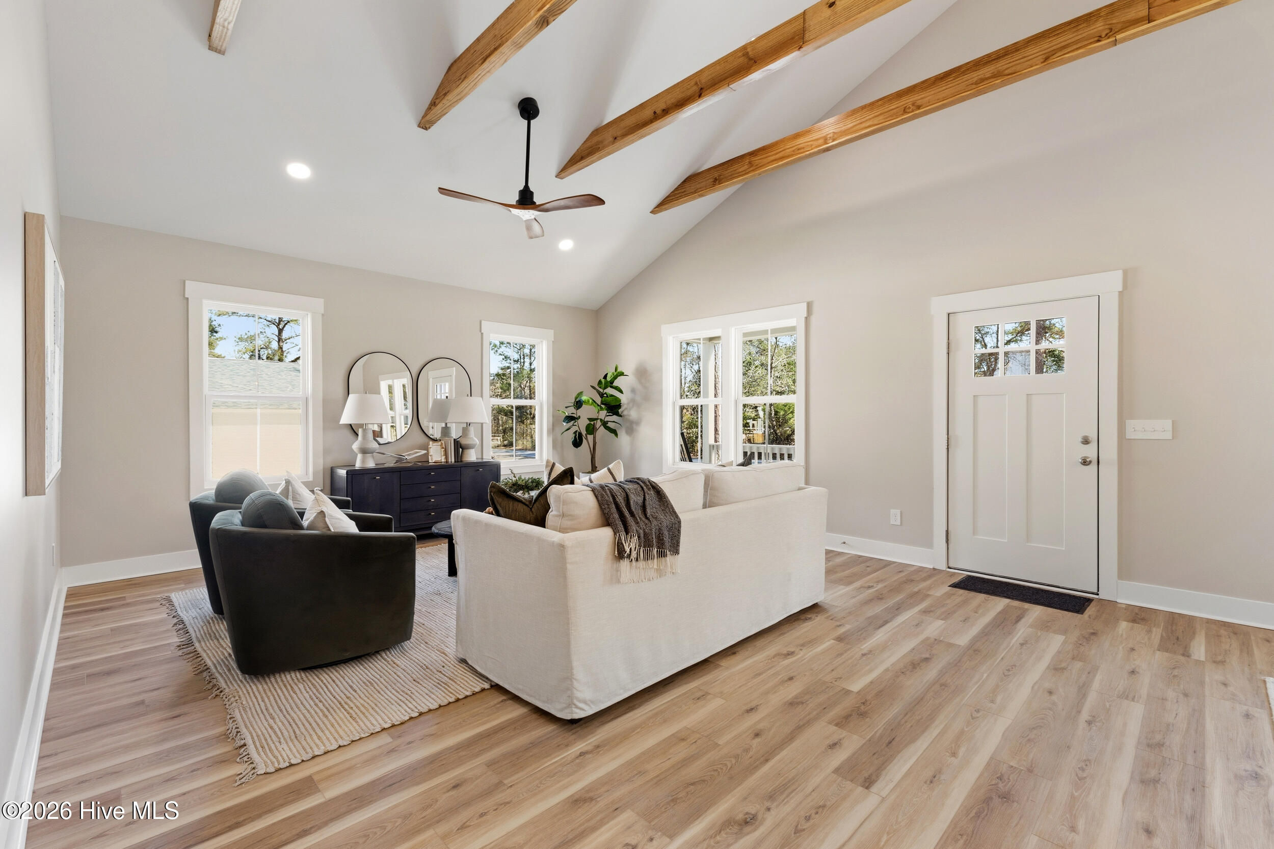 100557700 | Photo 10