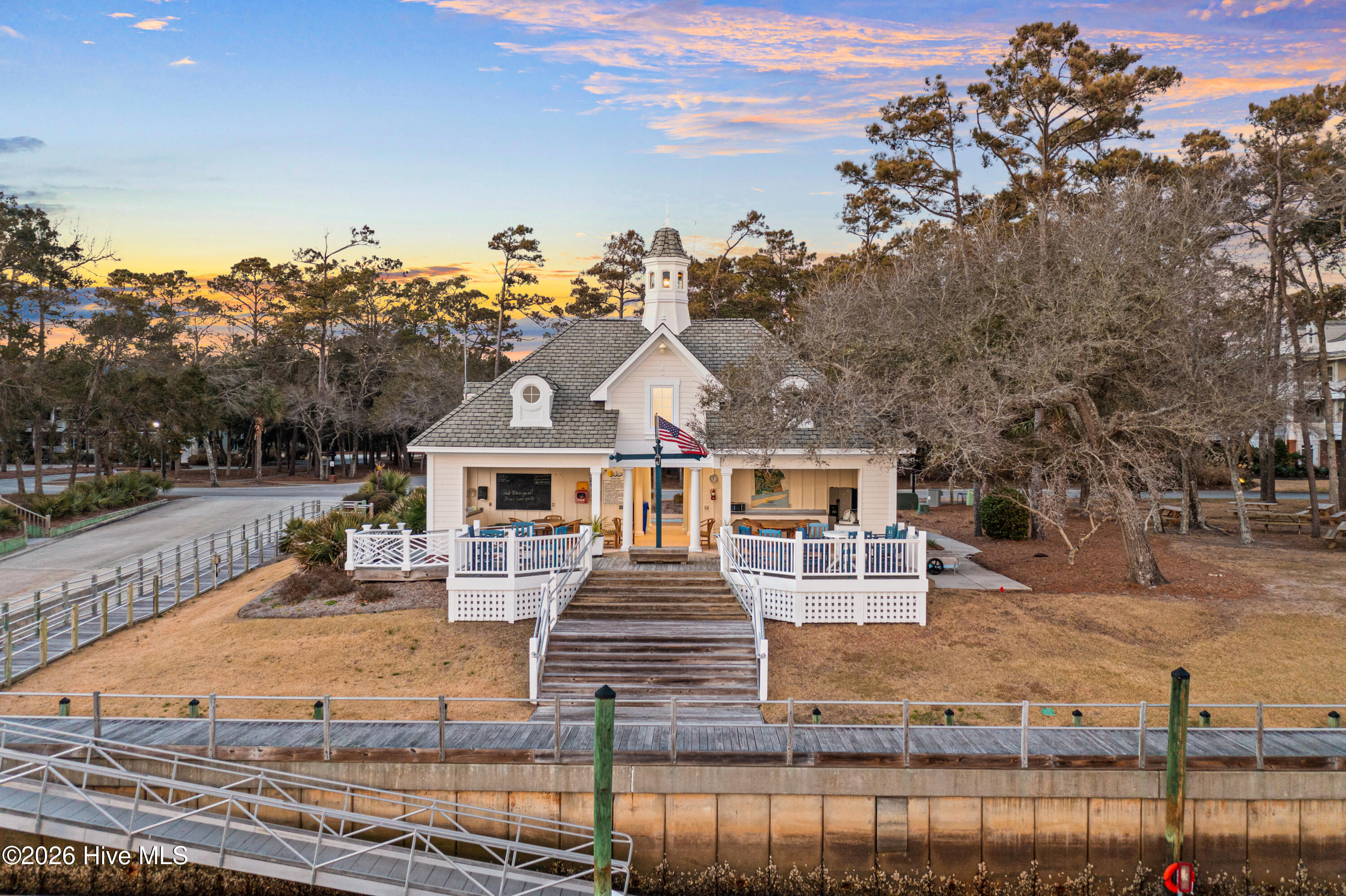 100560596 | Photo 72