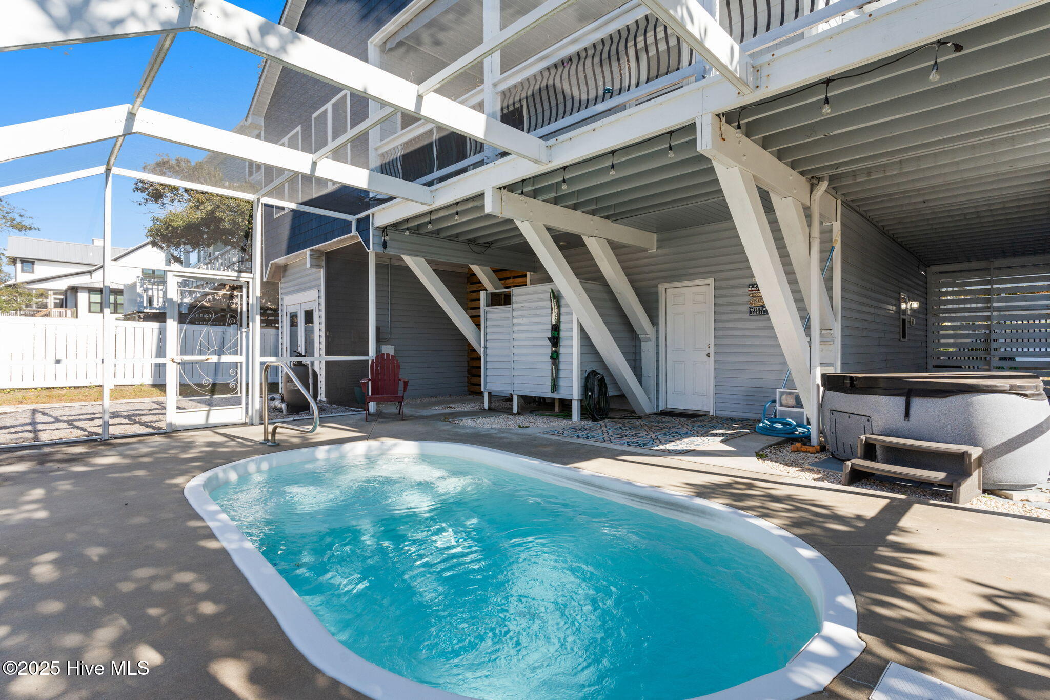 100542158 | Photo 14