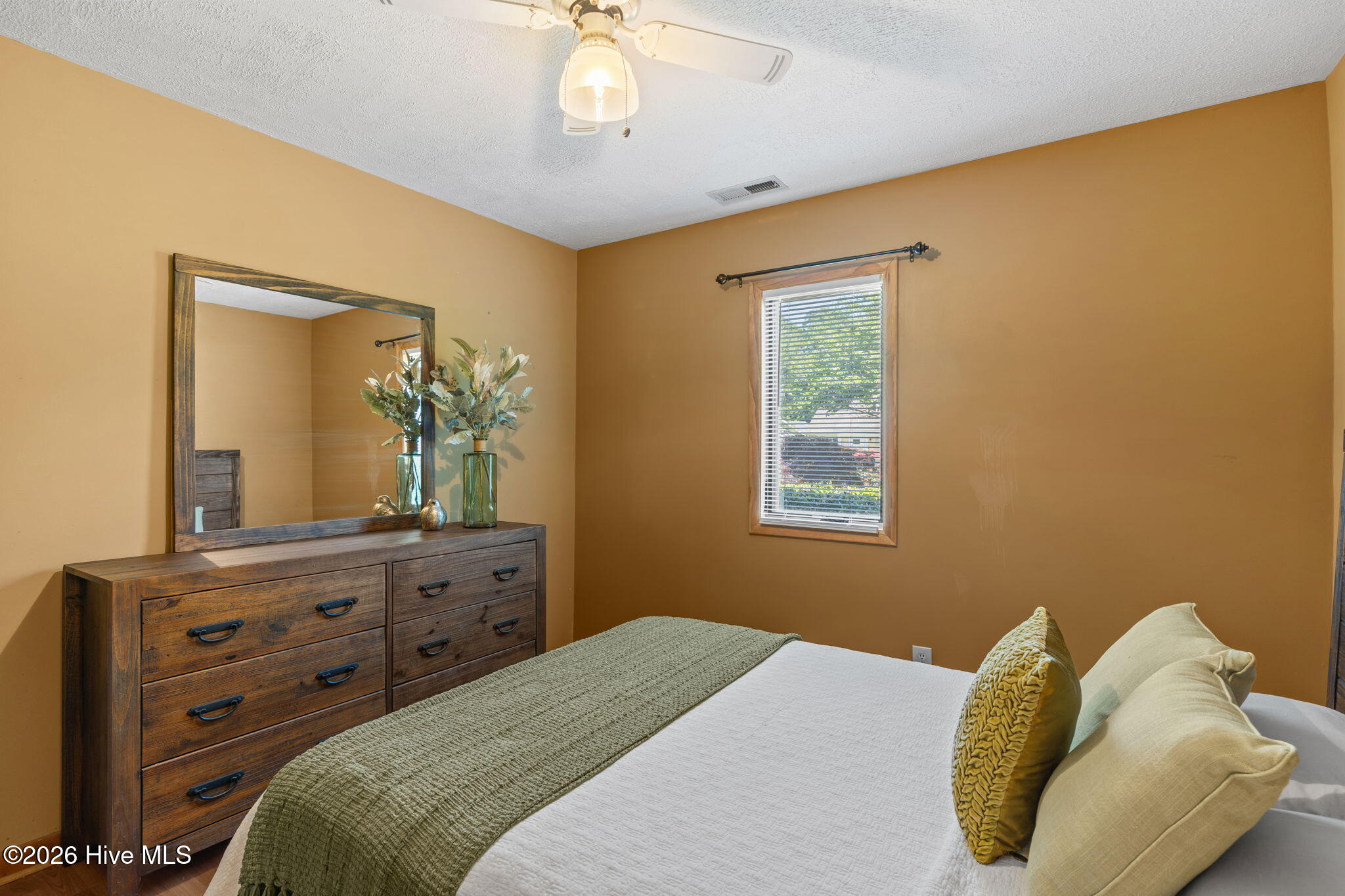 100568995 | Photo 31