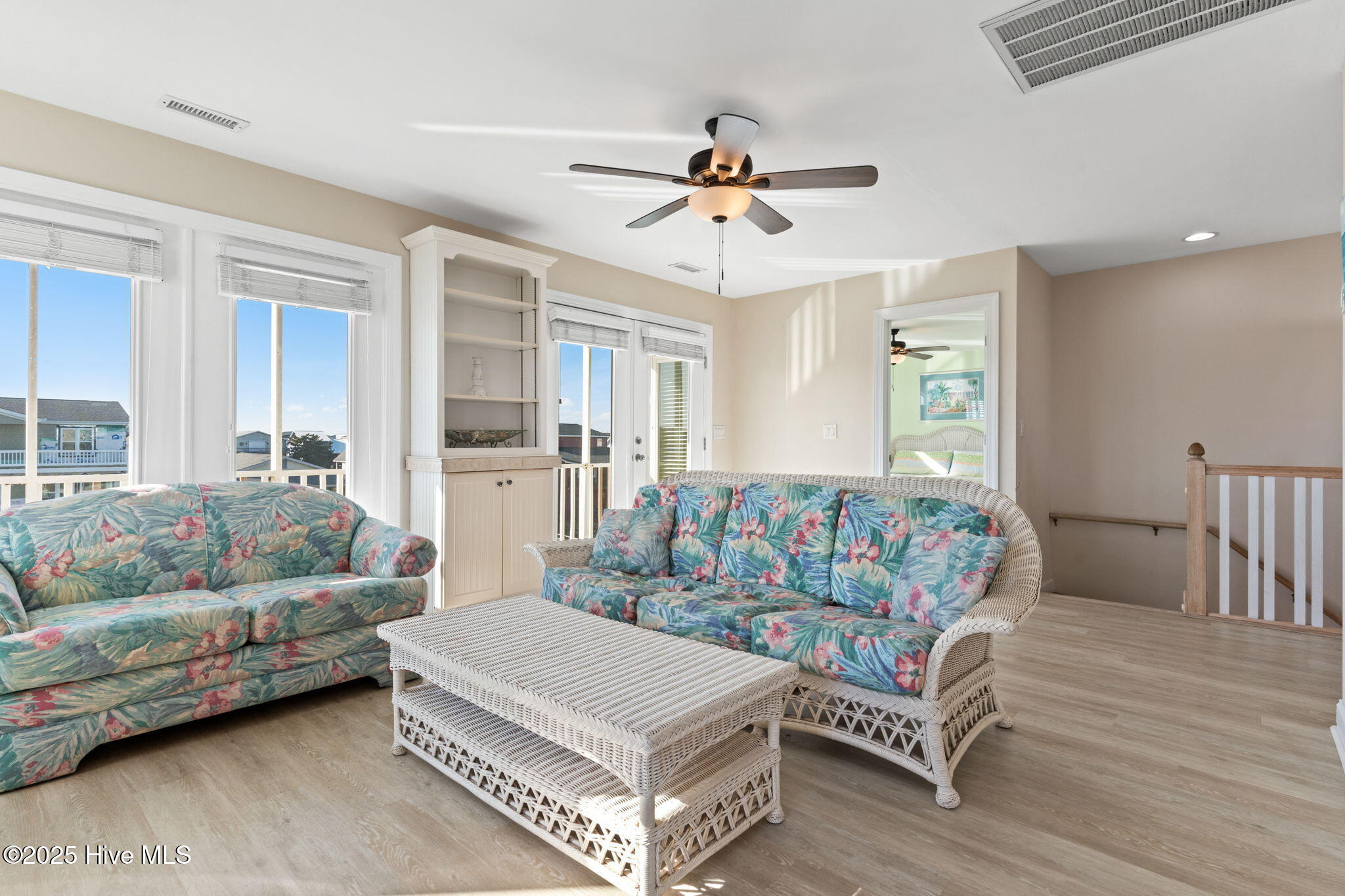 100541460 | Photo 47