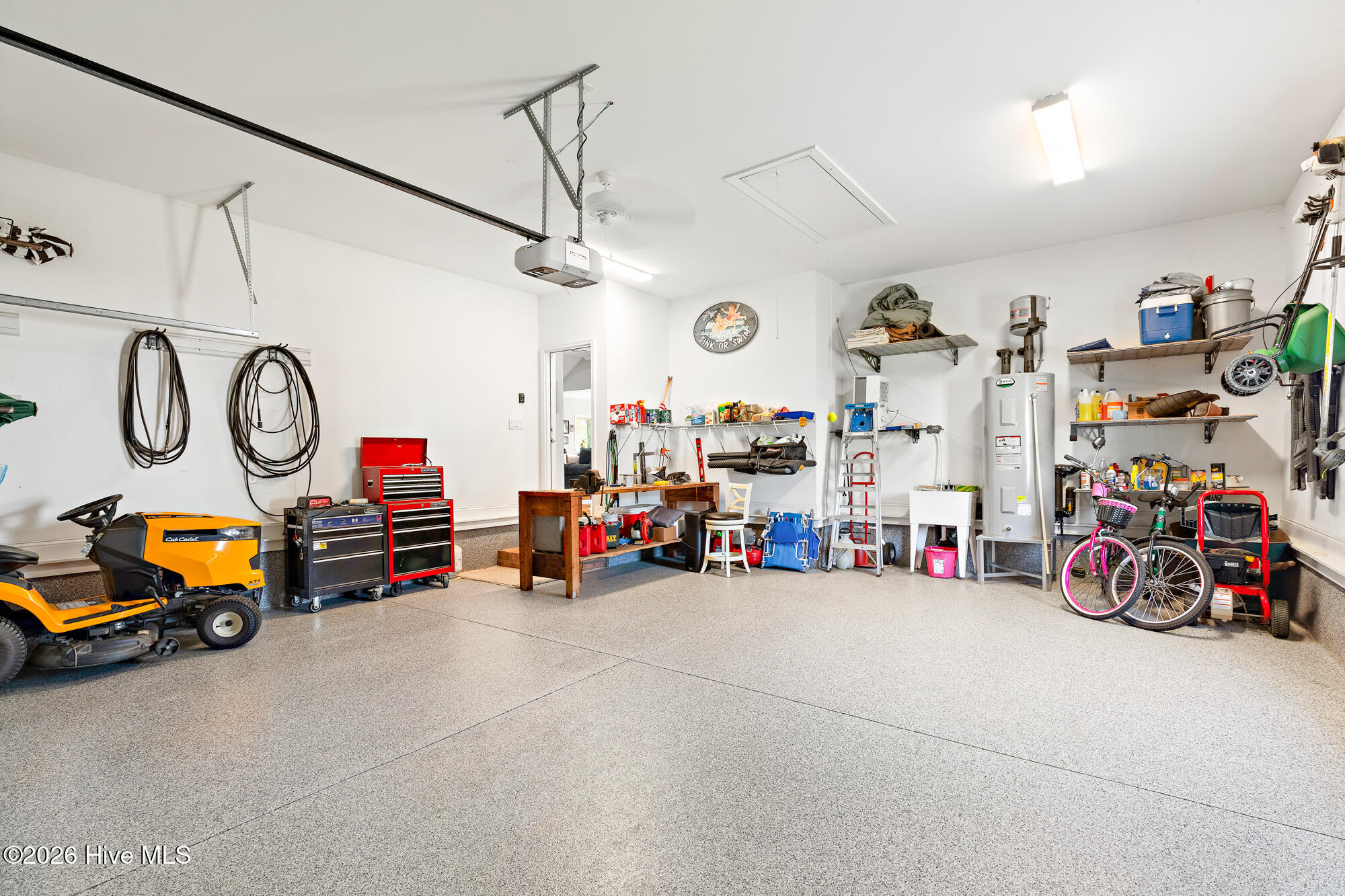 100567738 | Photo 38