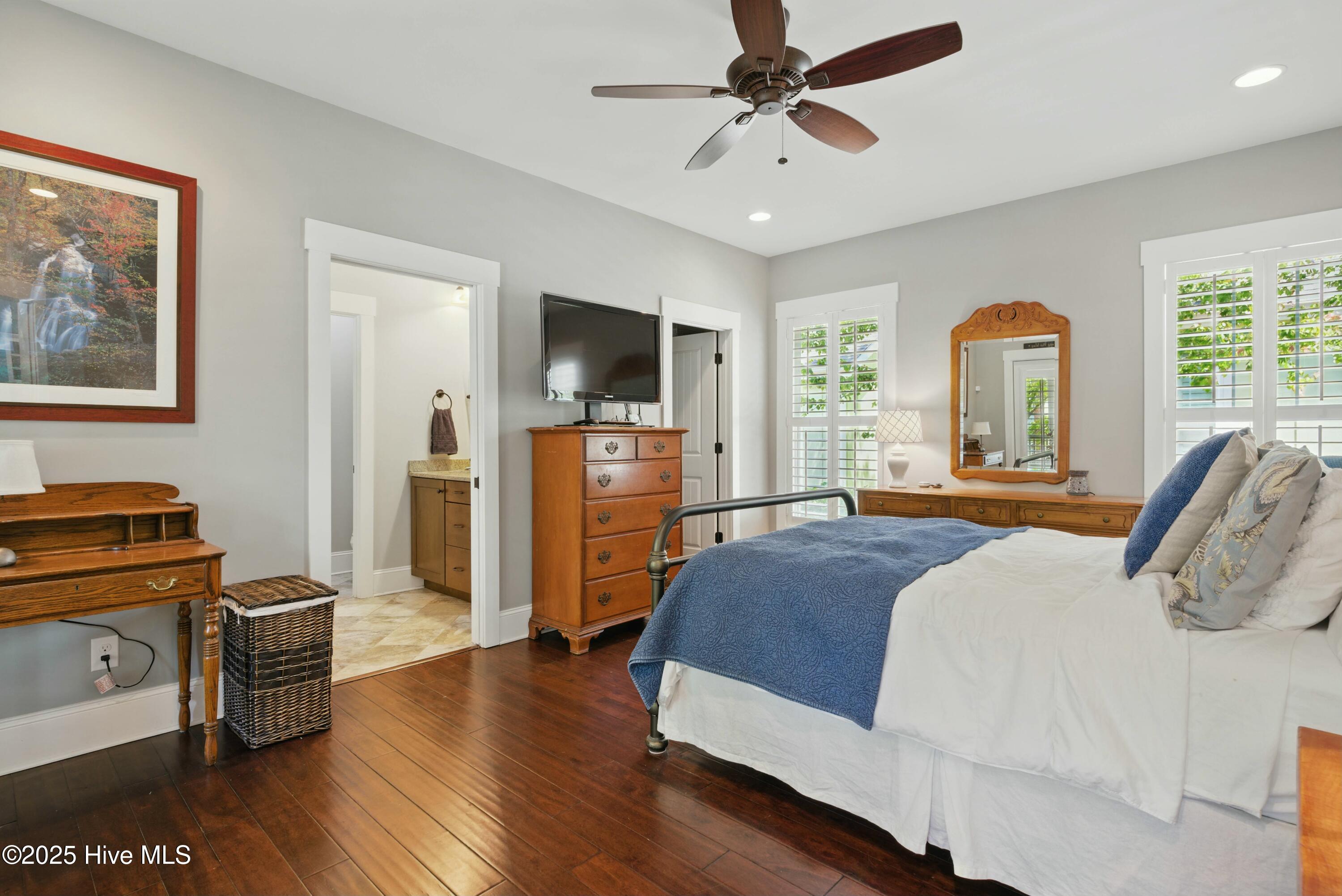 100503387 | Photo 16