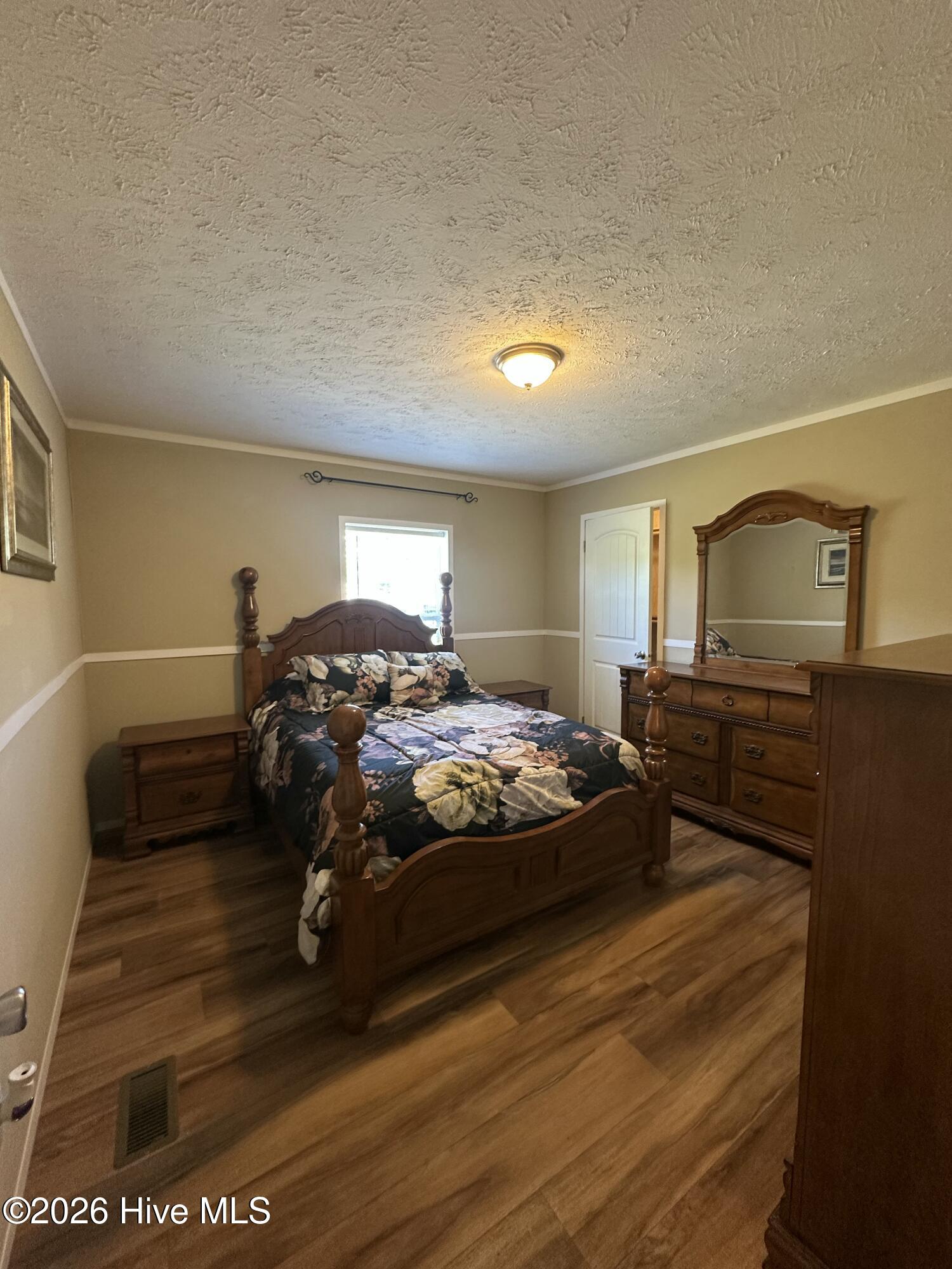 100570080 | Photo 16