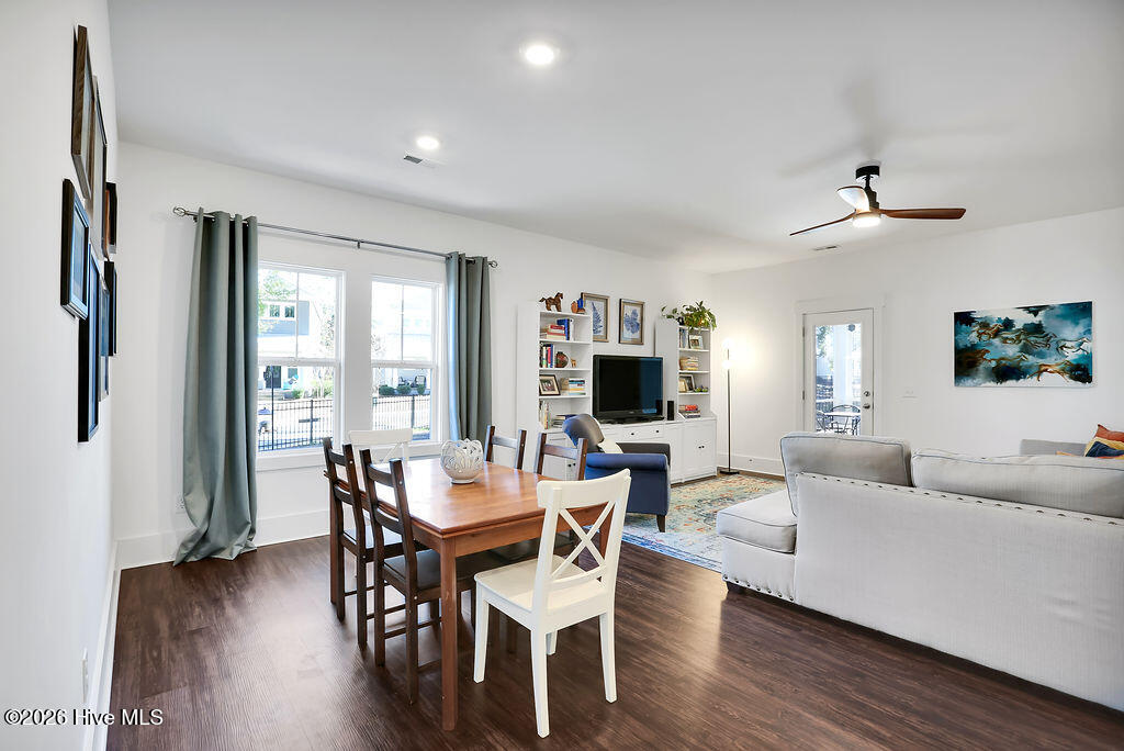 100549849 | Photo 11