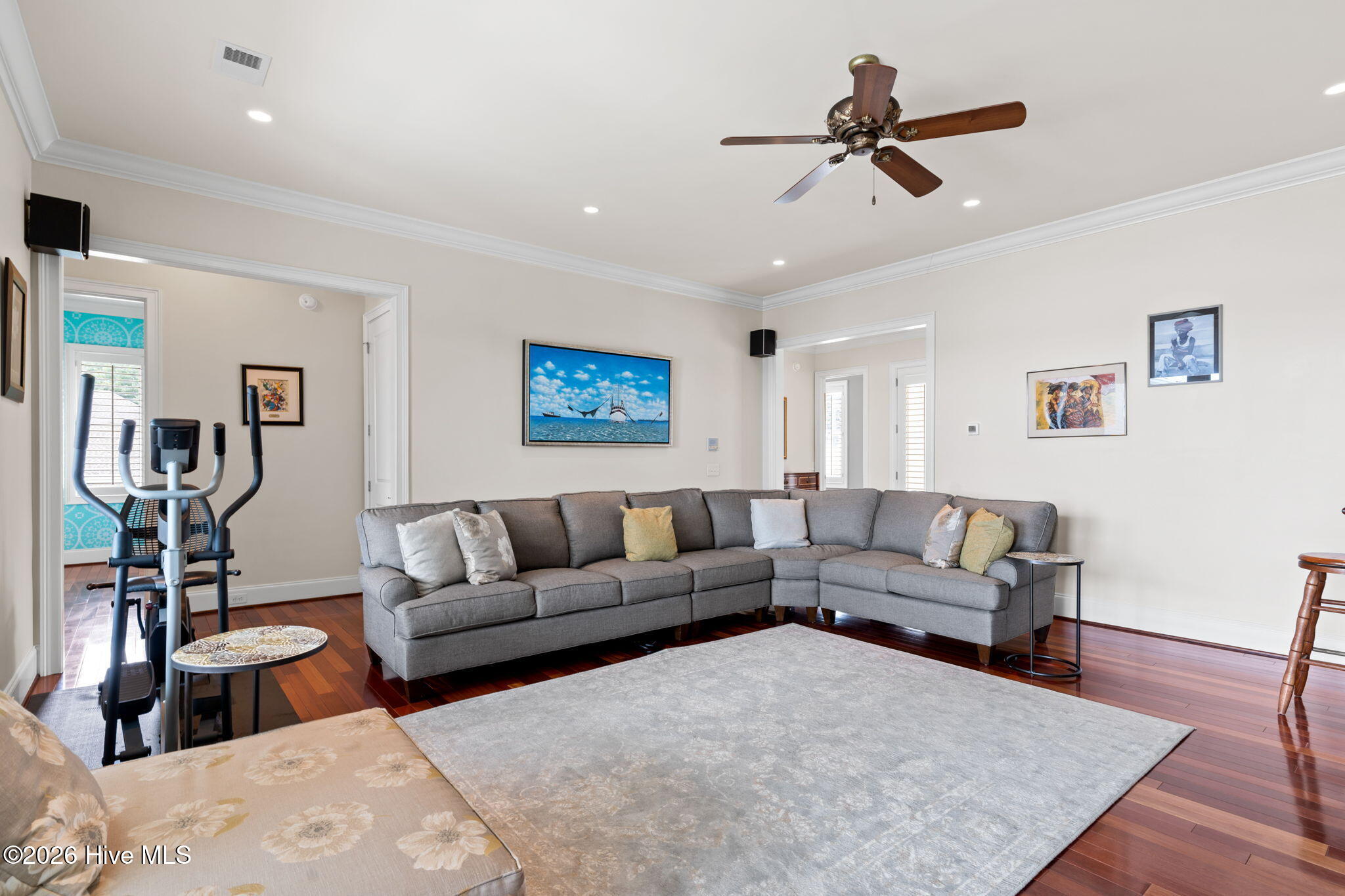 100554709 | Photo 73