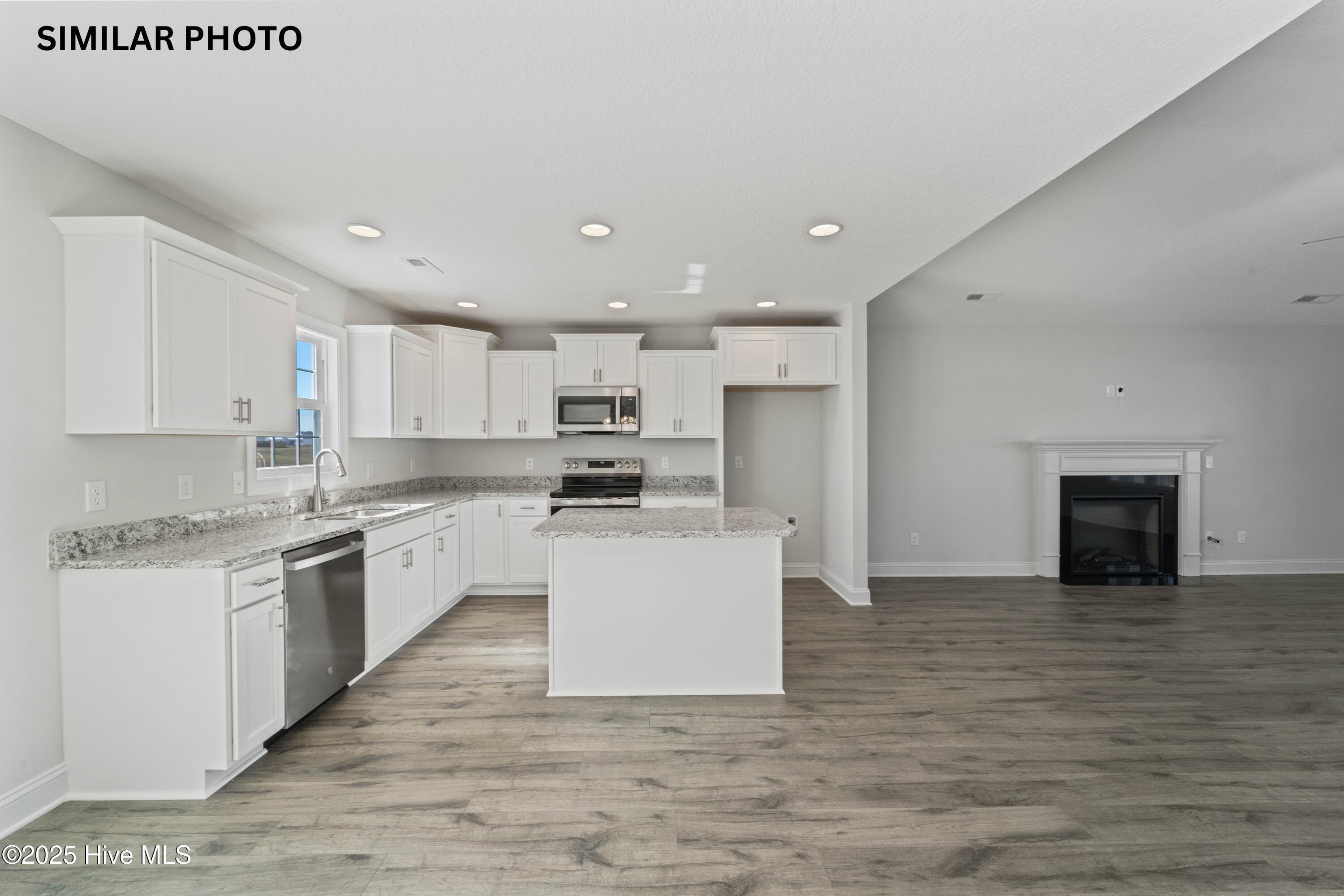 100530676 | Photo 11