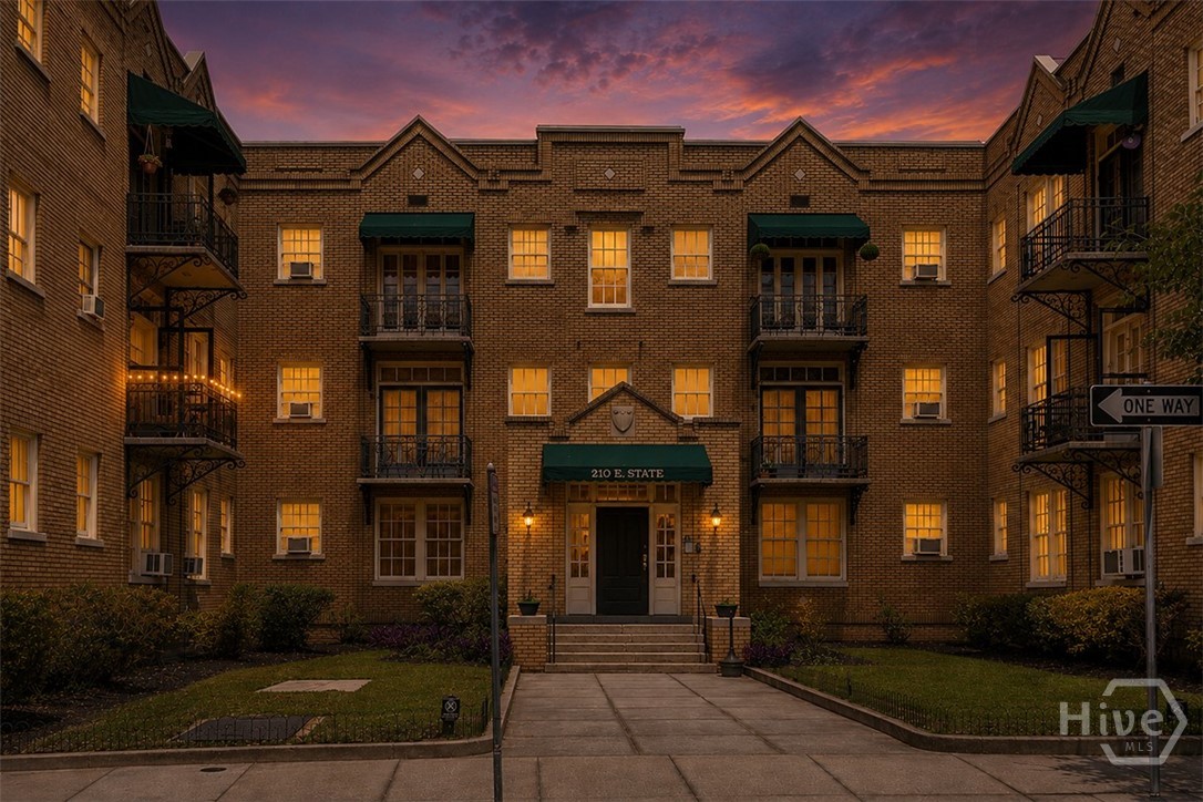 2nd image of 210 E State St, Savannah, GA 31401