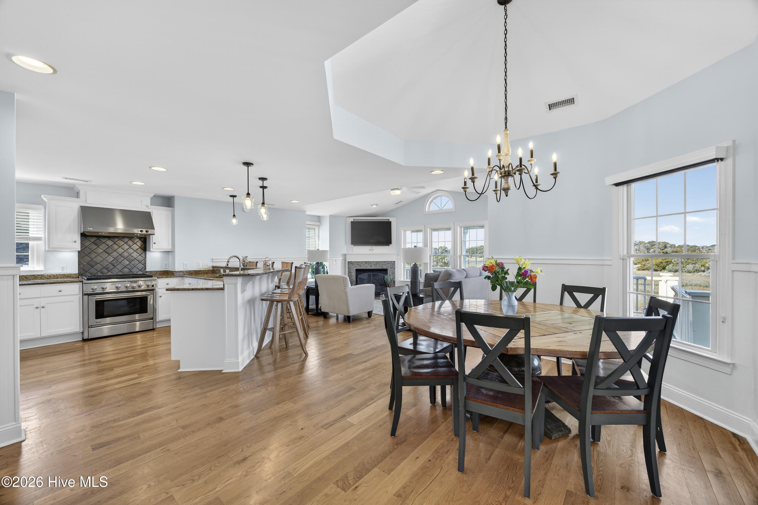 100554981 | Photo 81