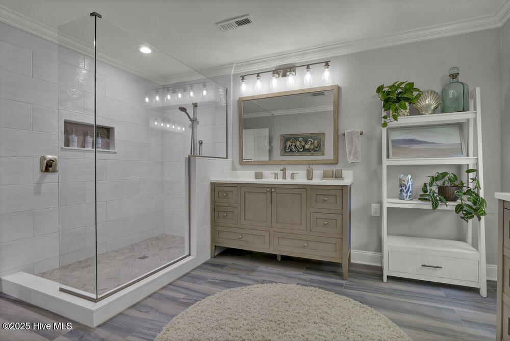 100531667 | Photo 37