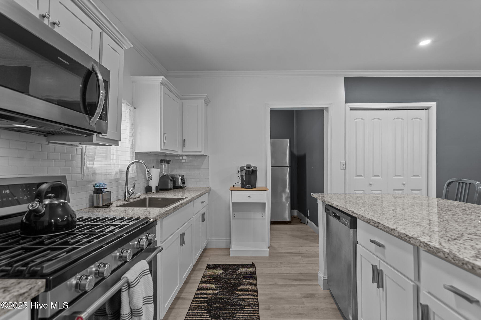 100544435 | Photo 23