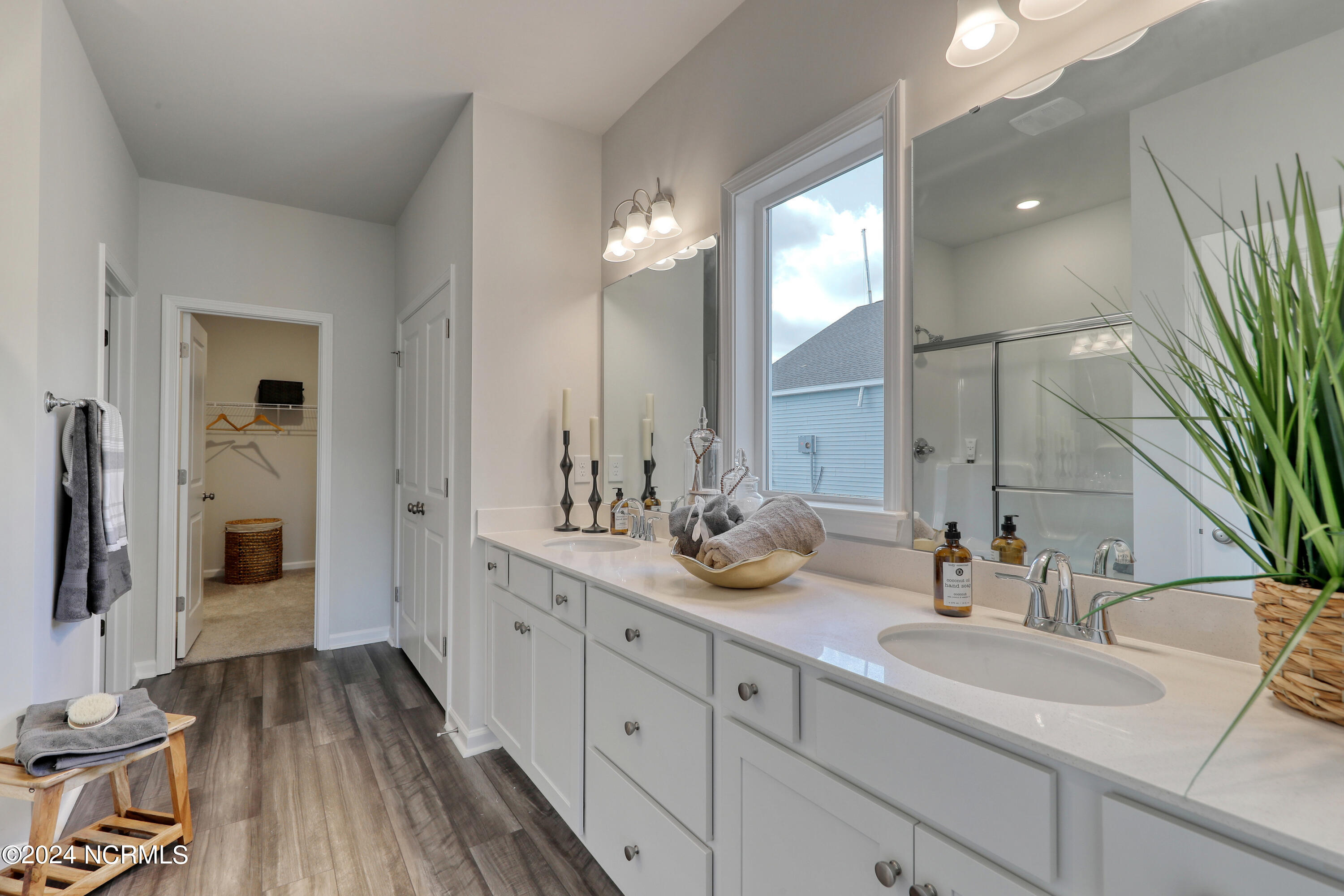 100549689 | Photo 10