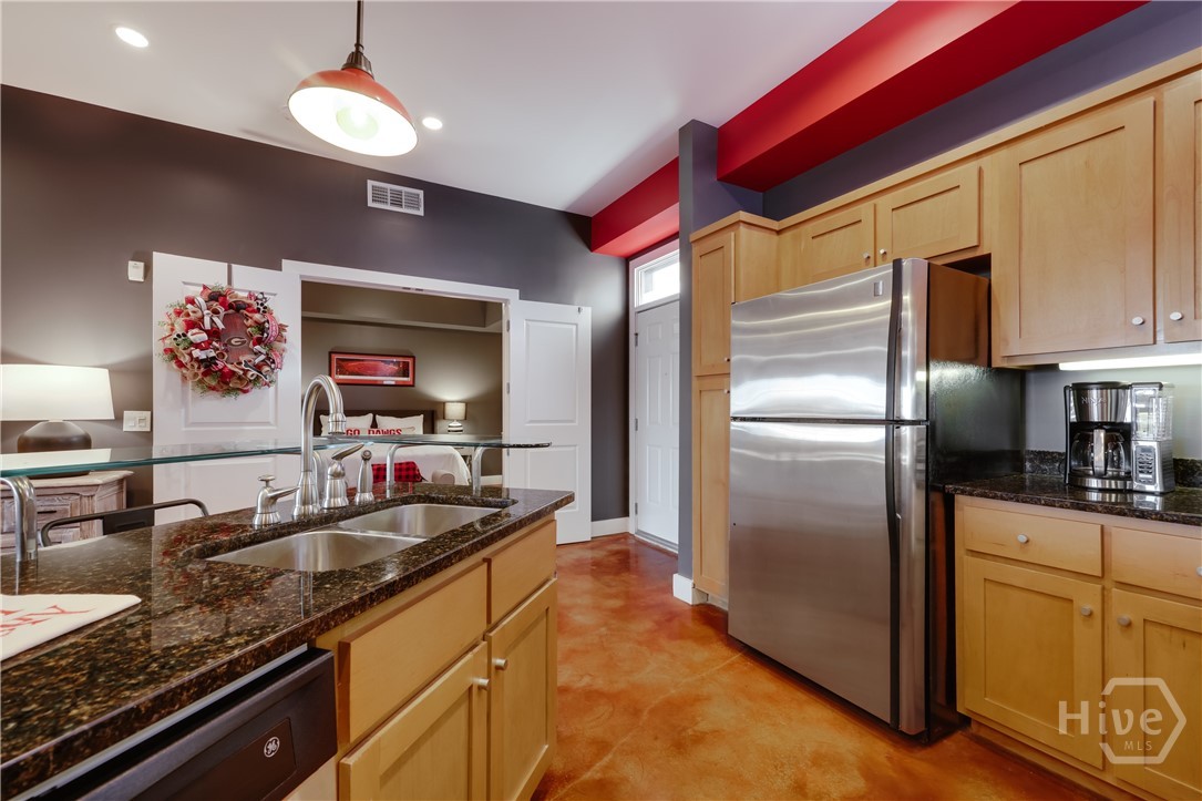 494 Baxter Street 32