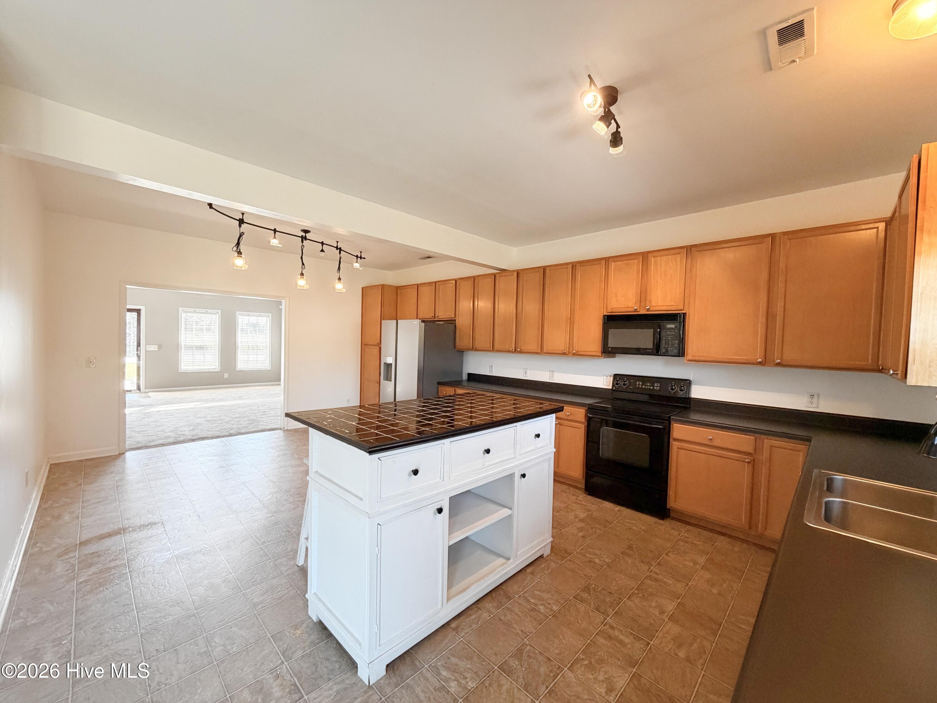 100547389 | Photo 11